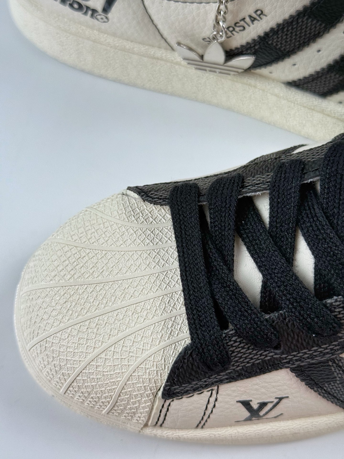 220 AD Originals Superstar x Louis Vuitton 白黑 QF5806
