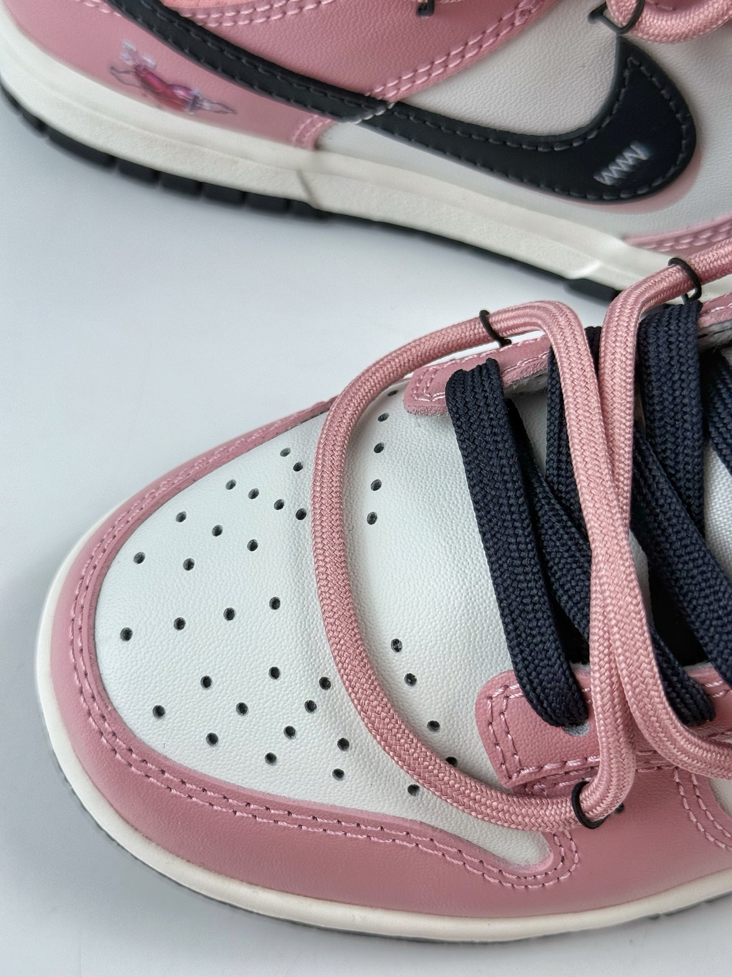 Nike SB Dunk Low 怦然心动 粉白黑 PB0510-055