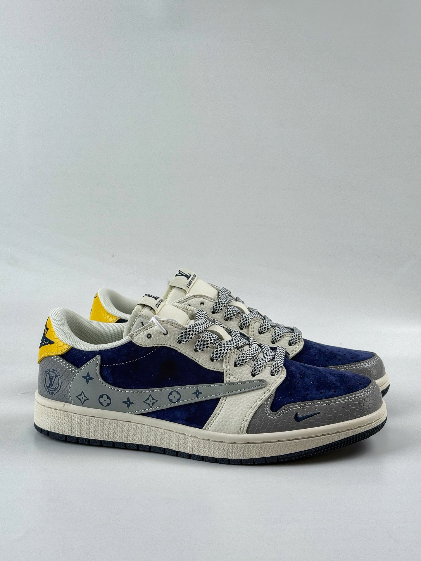 Travis Scott x Nike Air Jordan 1 Low x Louis Vuitton Air Jordan 1 Low 反转灰白蓝小勾满天星倒钩 HS8068-061
