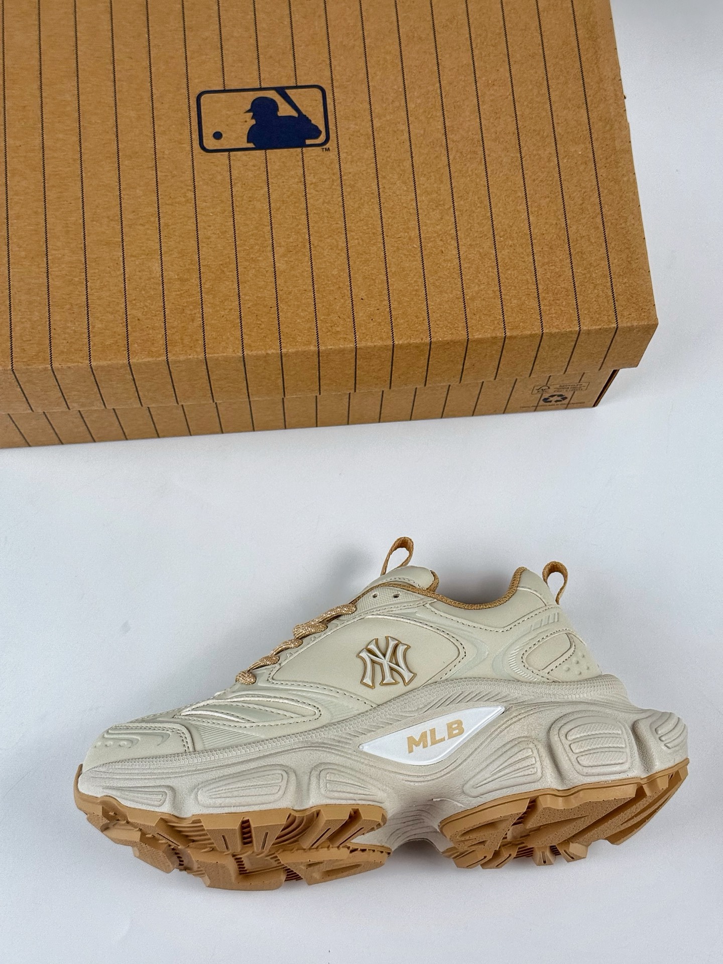 NY美国榄球洋基队 x MLB Chunky Runner Basic 厚底老爹厚底休闲运动慢跑鞋 3ASHW005N