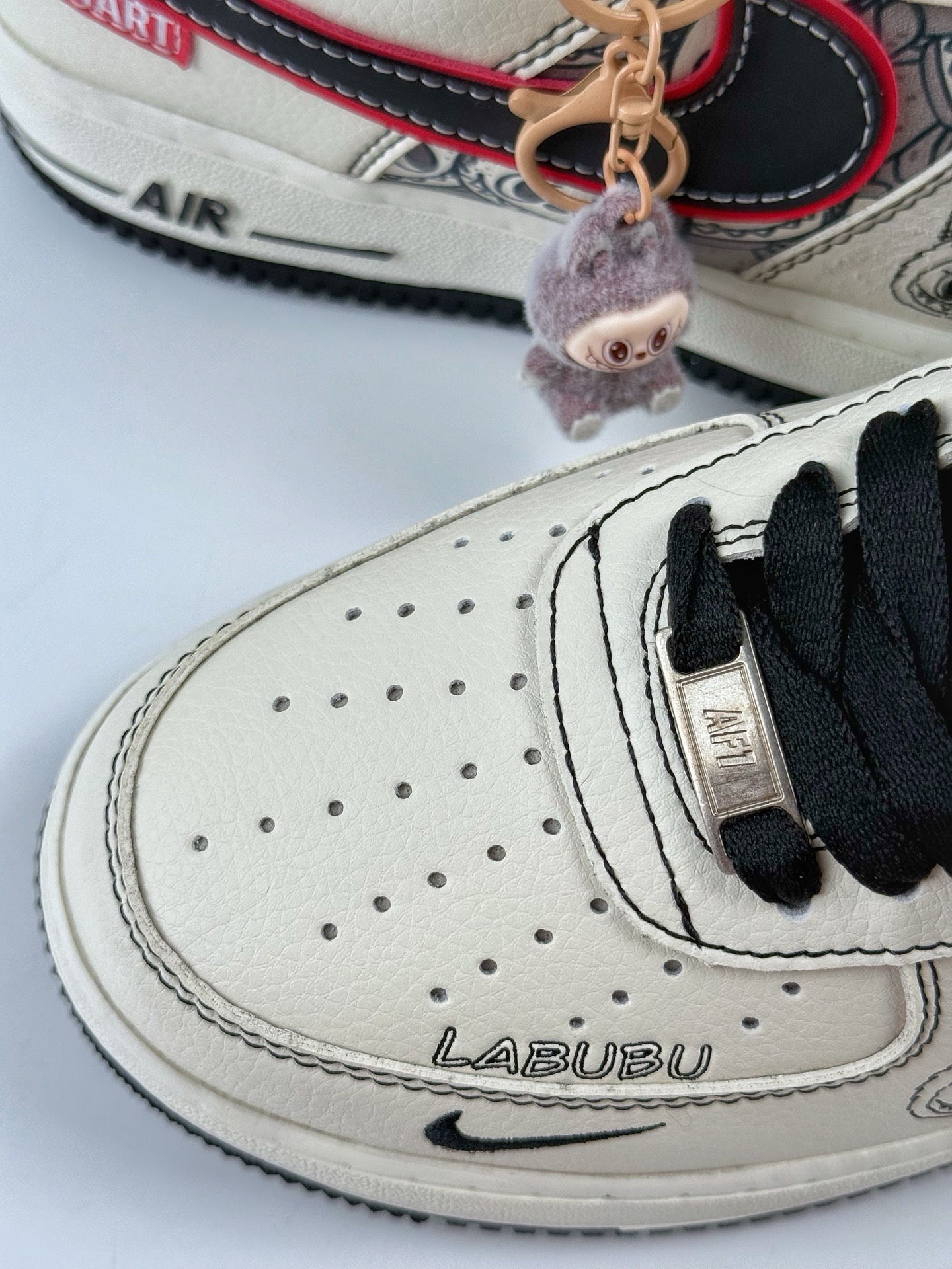 260 Nike Air Force 1 Low 07 x LABUBU 白黑小勾 HQ1688-001-Chinese UA Cheap High Quatity Brand Clothes Bags handbags Sneakers wholesale wholesaler seller from China Factory suppliers Fashion Clothing Shoes best Quality Beautiful Price 260 Nike Air Force 1 Low 07 x LABUBU 白黑小勾 HQ1688-001