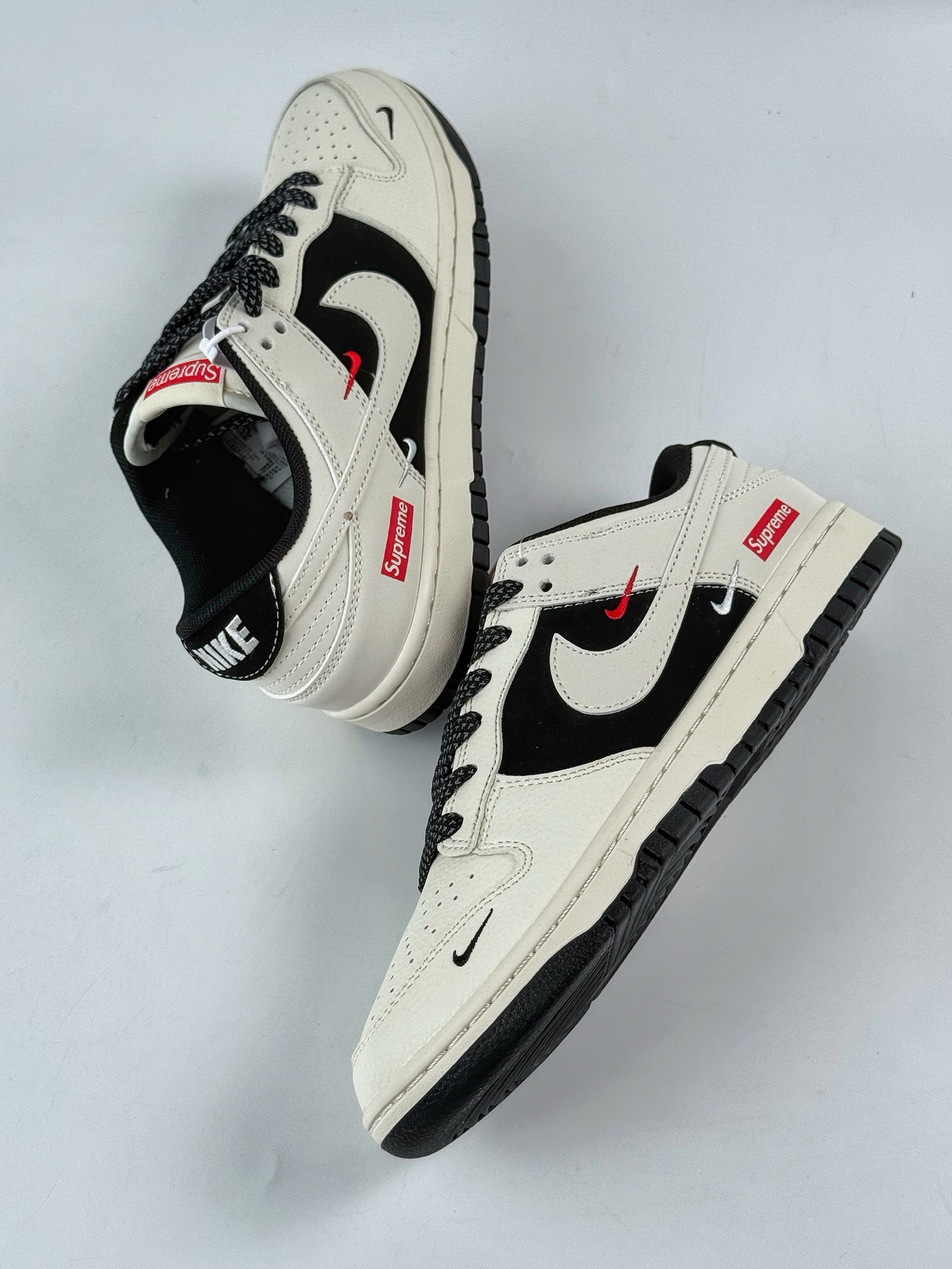 Nike SB Dunk Low x Superme 白黑三小勾满天星 JP1628-010