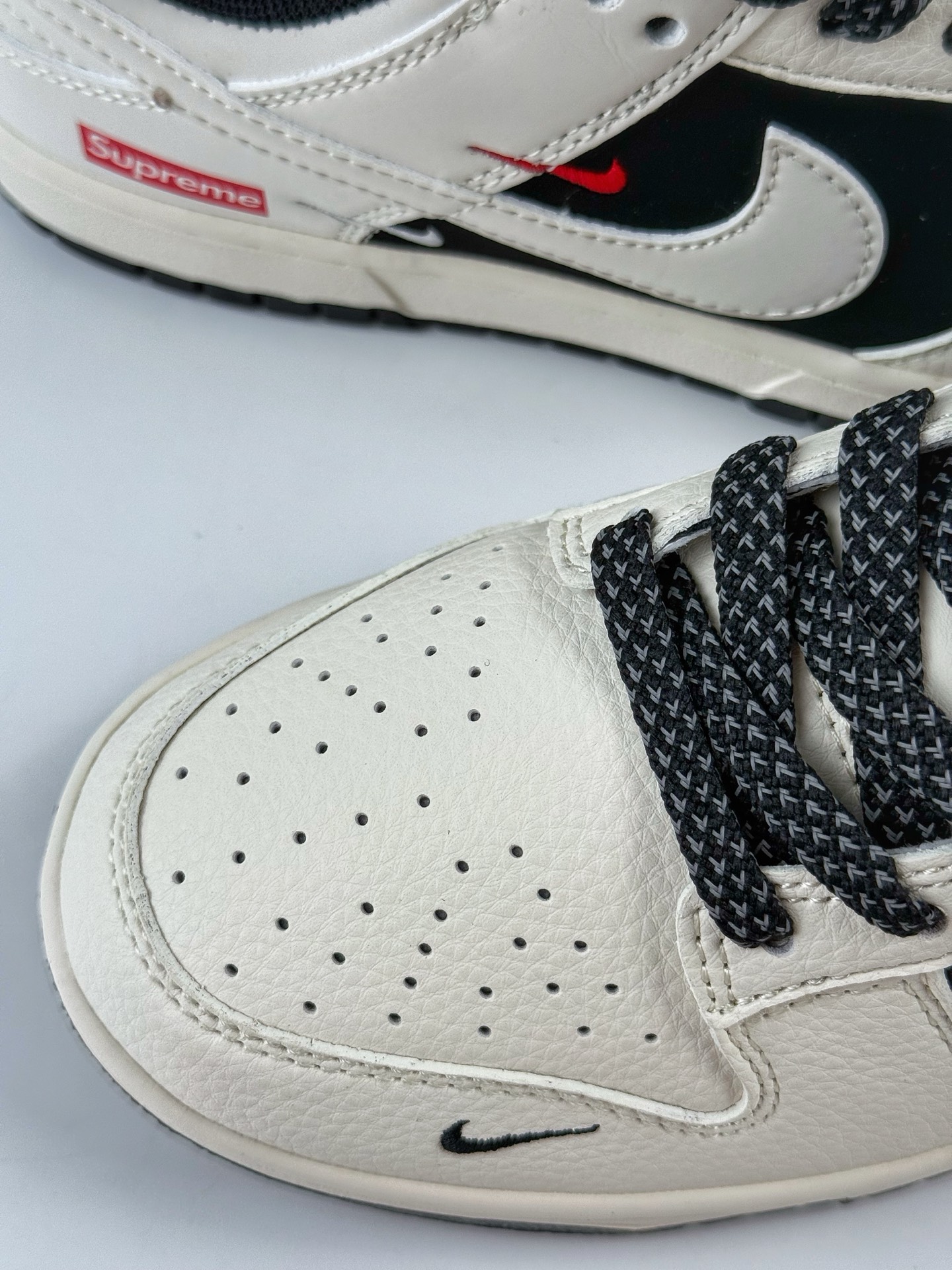 Nike SB Dunk Low x Superme 白黑三小勾满天星 JP1628-010