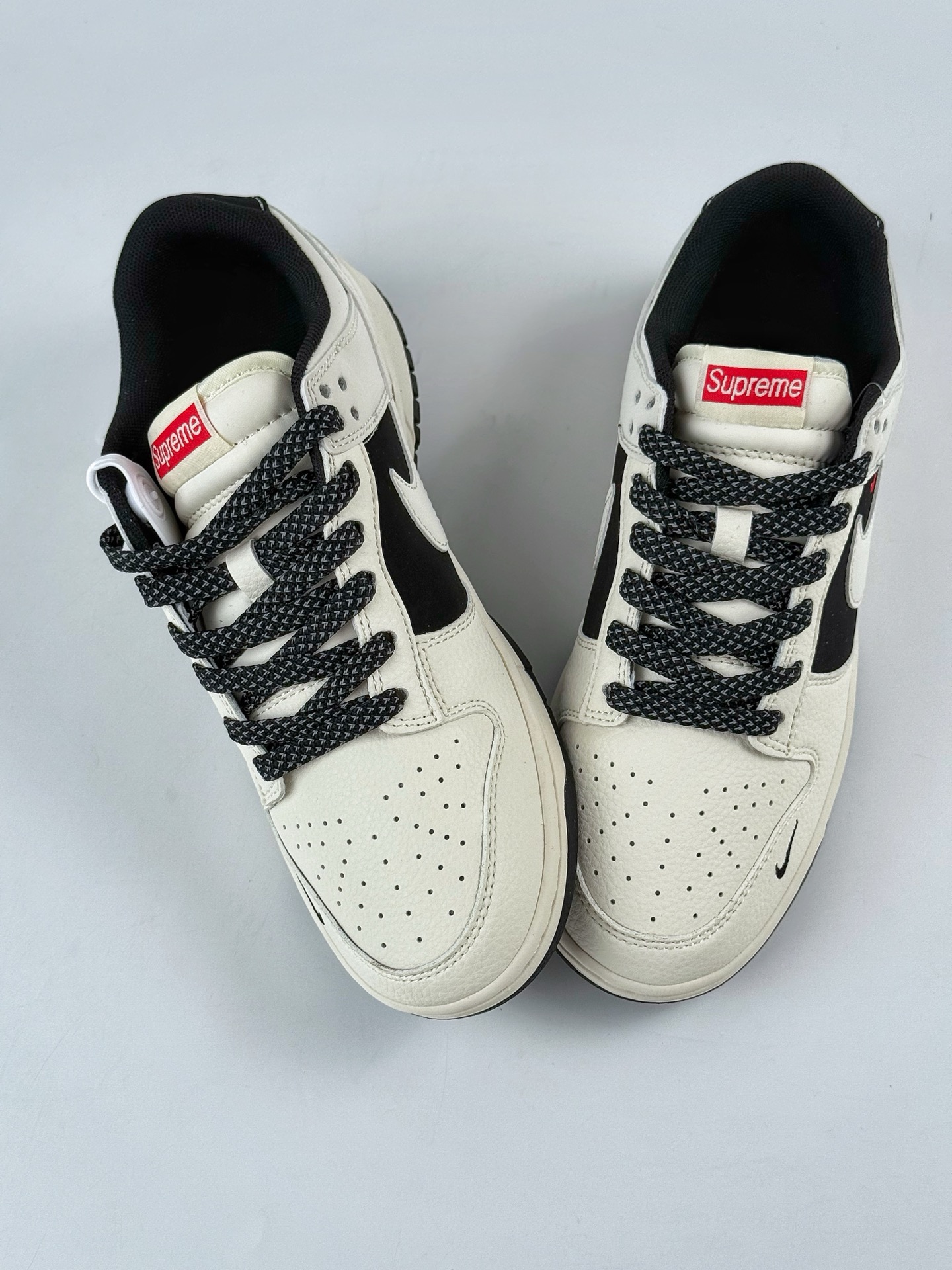 Nike SB Dunk Low x Superme 白黑三小勾满天星 JP1628-010