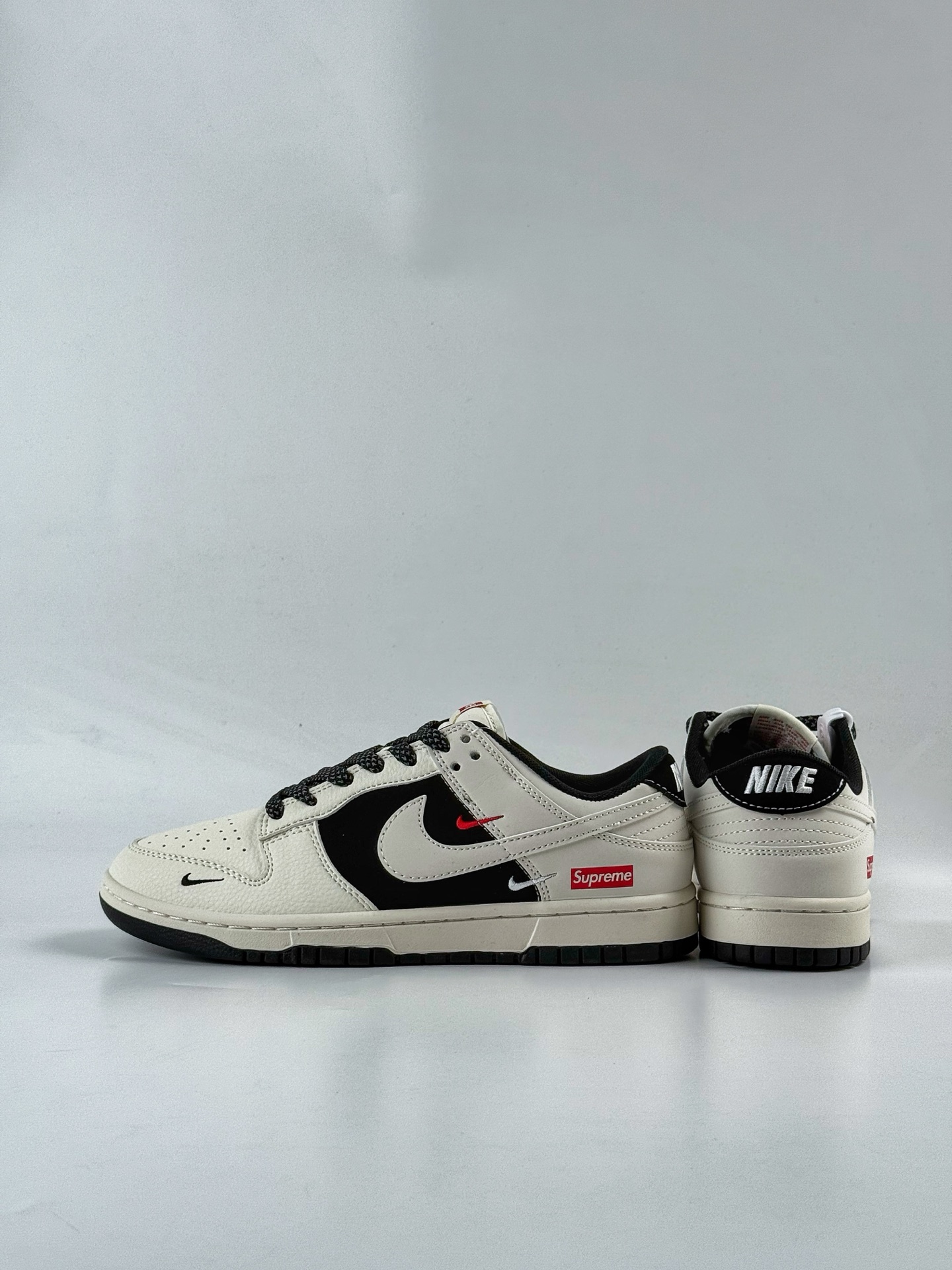 Nike SB Dunk Low x Superme 白黑三小勾满天星 JP1628-010