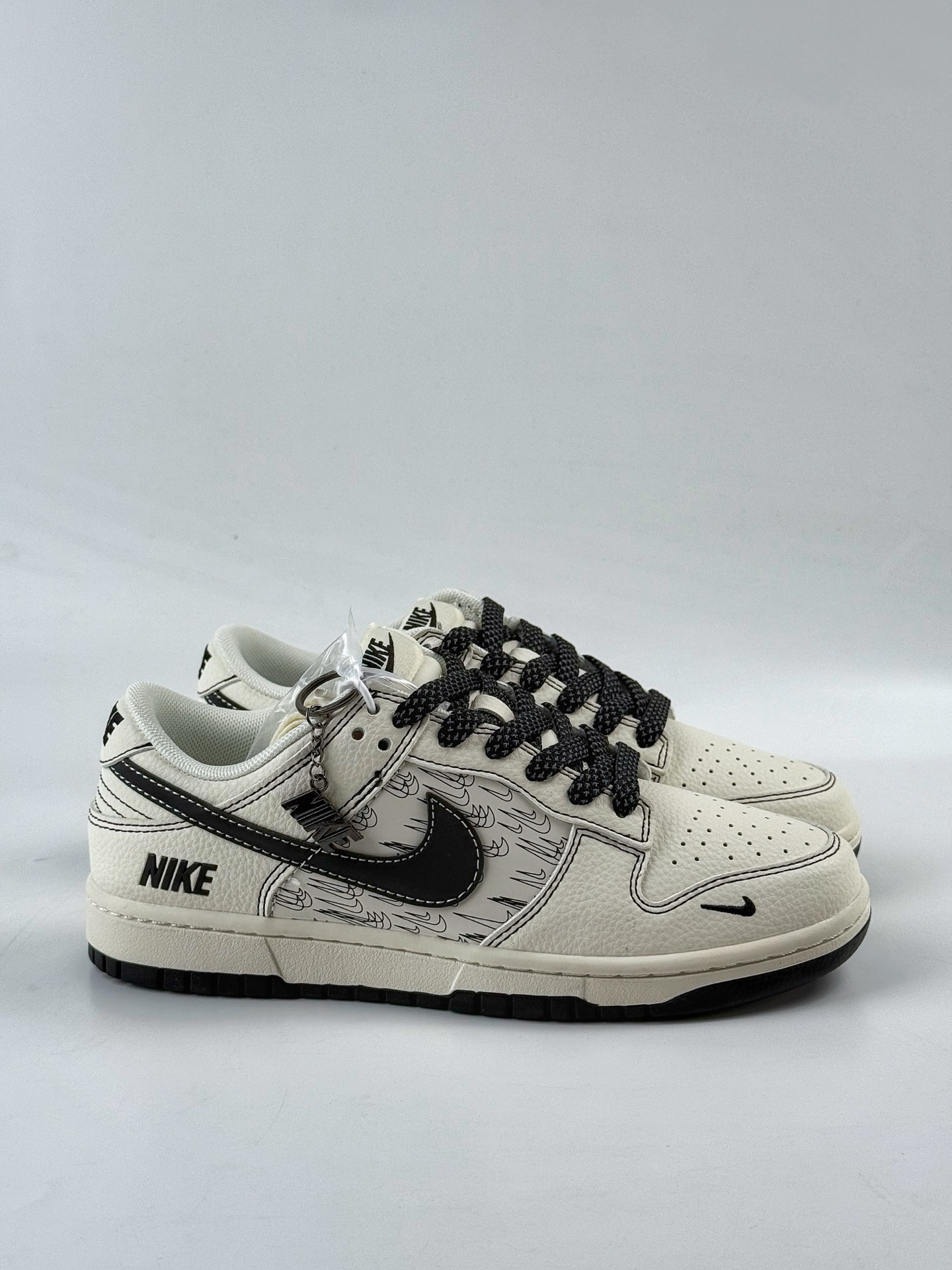 280 Nike SB Dunk Low x NIKE 白黑小勾满天星 HH7518-094