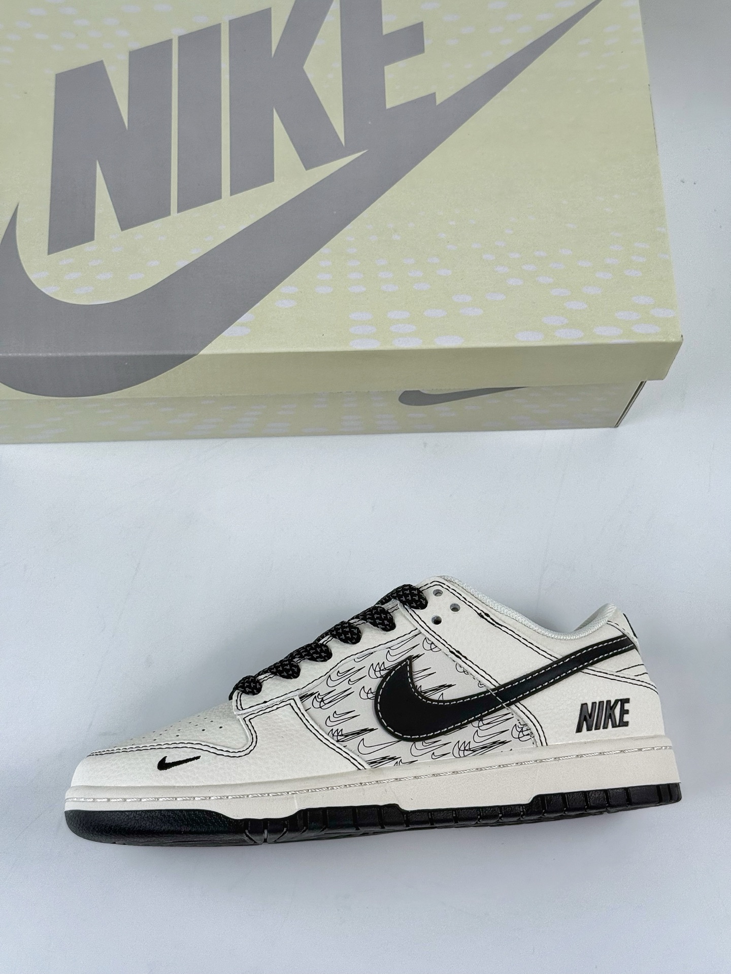 280 Nike SB Dunk Low x NIKE 白黑小勾满天星 HH7518-094