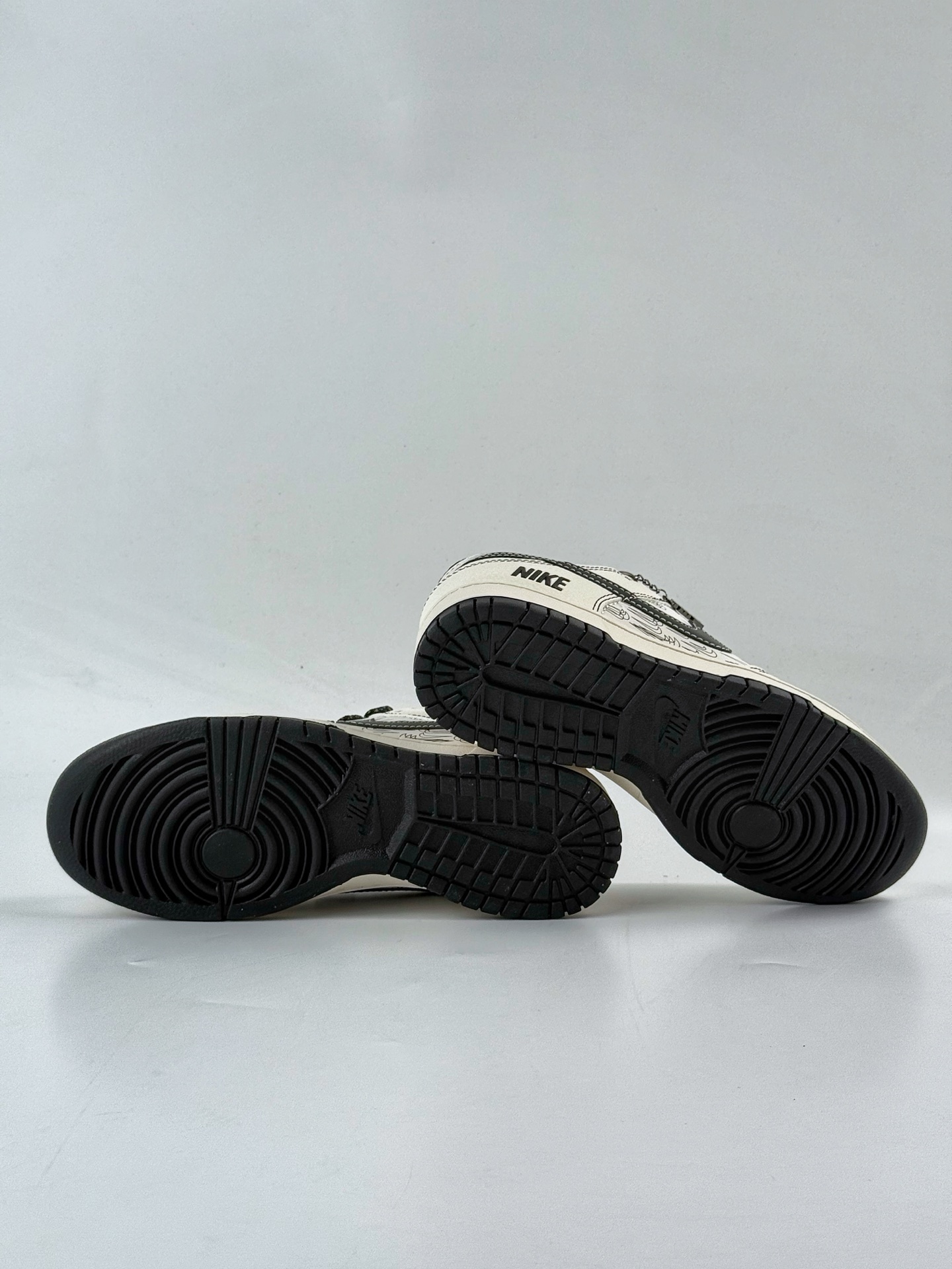 280 Nike SB Dunk Low x NIKE 白黑小勾满天星 HH7518-094