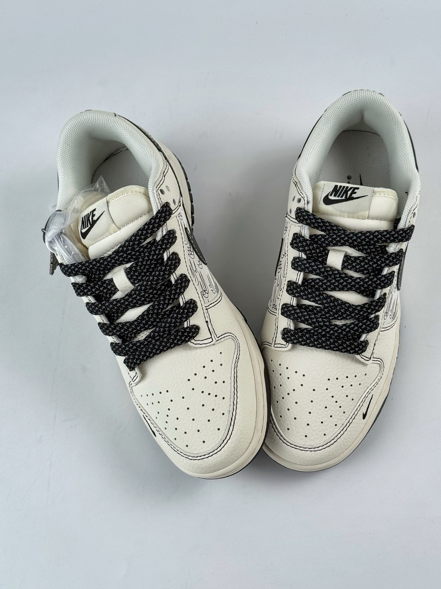 280 Nike SB Dunk Low x NIKE 白黑小勾满天星 HH7518-094