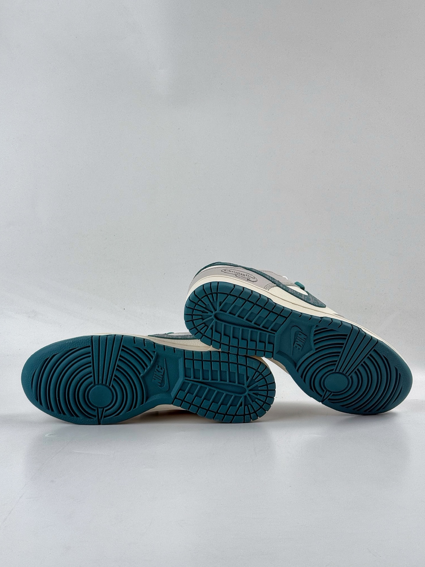 280 Nike SB Dunk Low x DIOR 灰白绿小勾 ZH2598-277