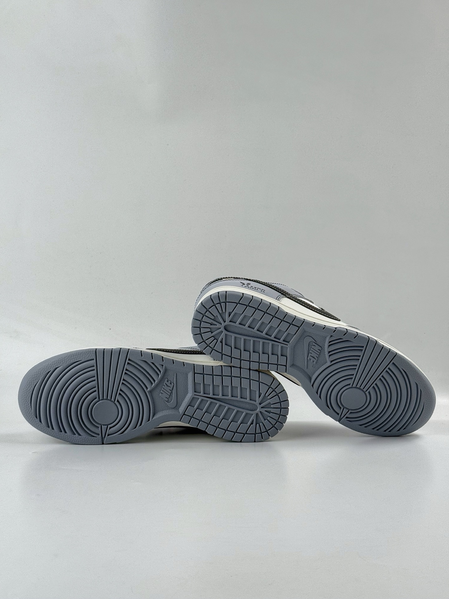 260 Nike SB Dunk Low 灰白 BB0528-109