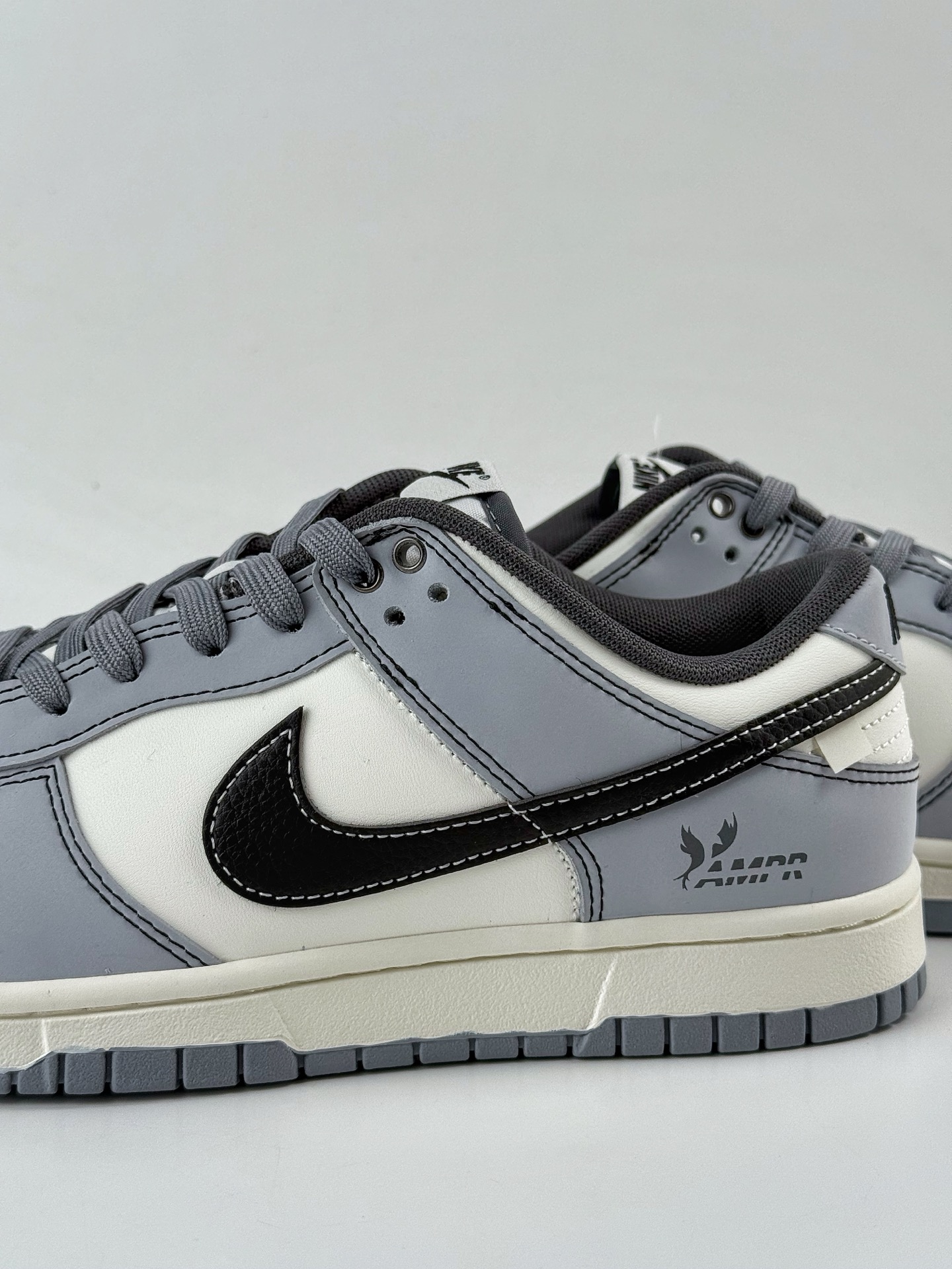 260 Nike SB Dunk Low 灰白 BB0528-109