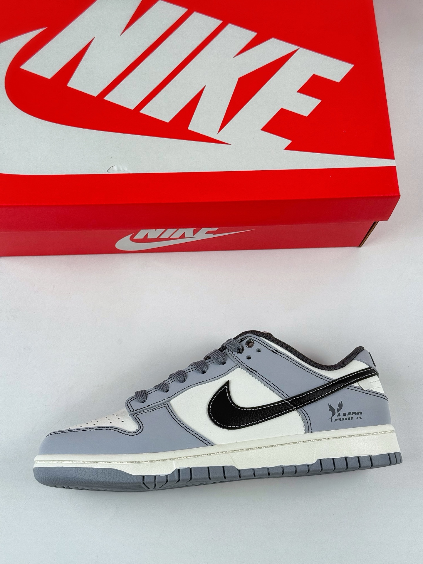 260 Nike SB Dunk Low 灰白 BB0528-109