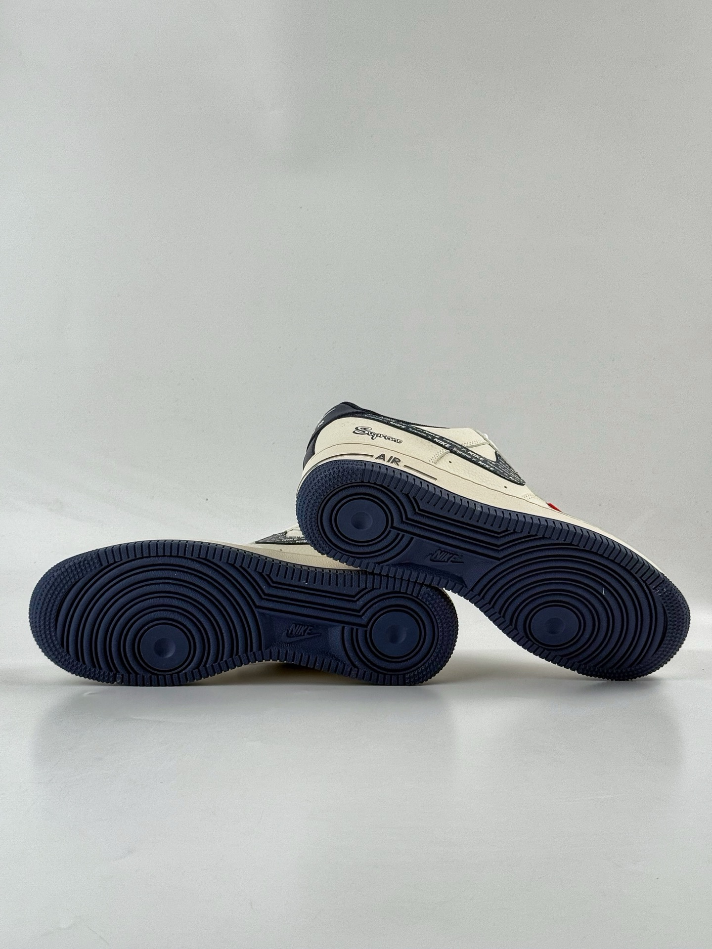 260 Nike Air Force 1 Low 07 x Superme 白蓝双小勾满天星 XD2588-609