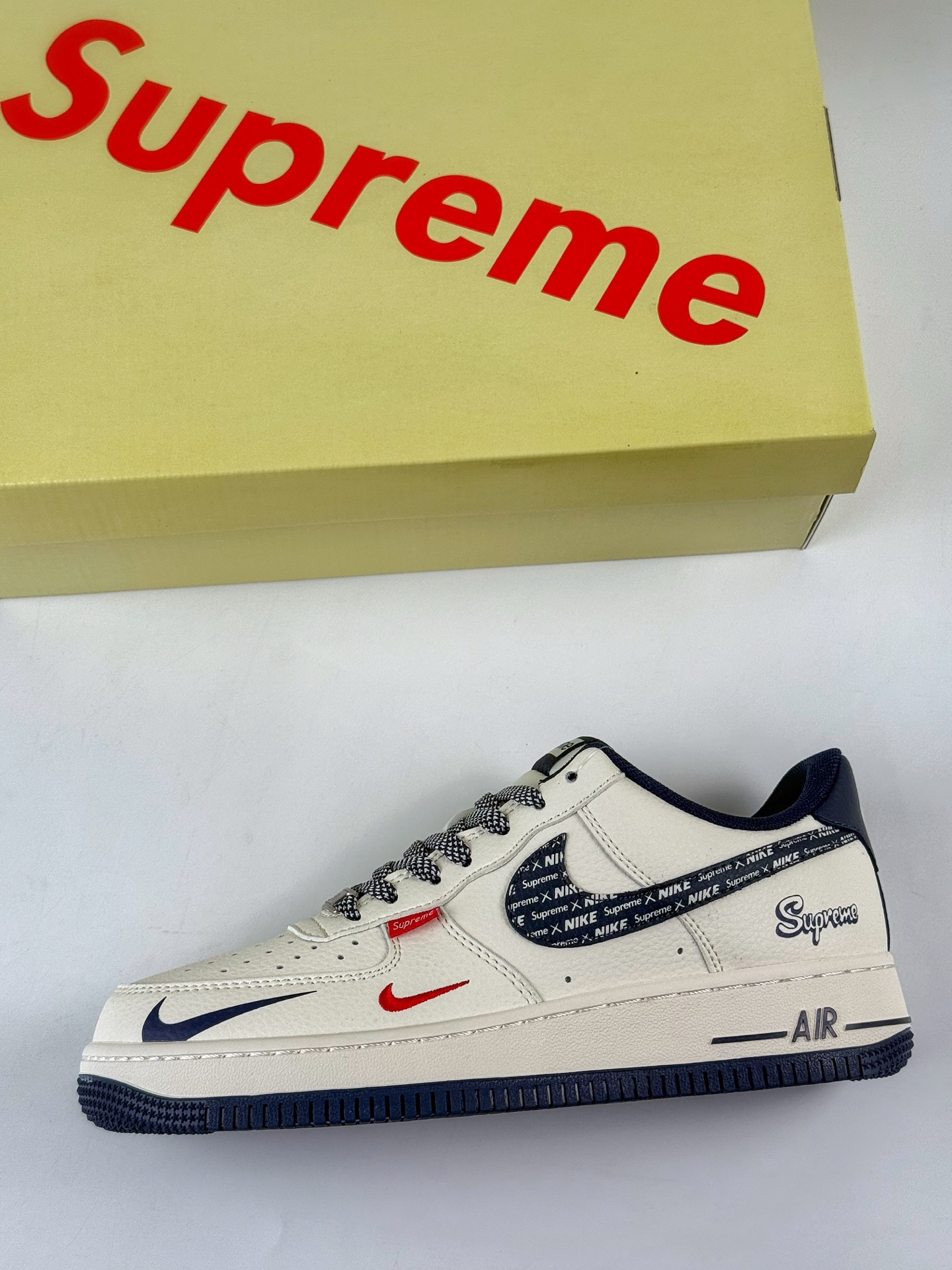 260 Nike Air Force 1 Low 07 x Superme 白蓝双小勾满天星 XD2588-609