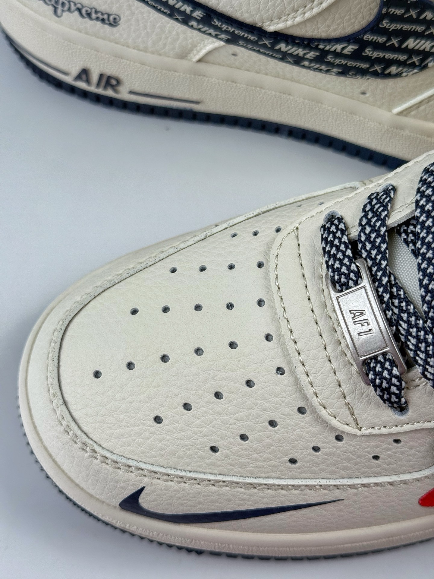 260 Nike Air Force 1 Low 07 x Superme 白蓝双小勾满天星 XD2588-609