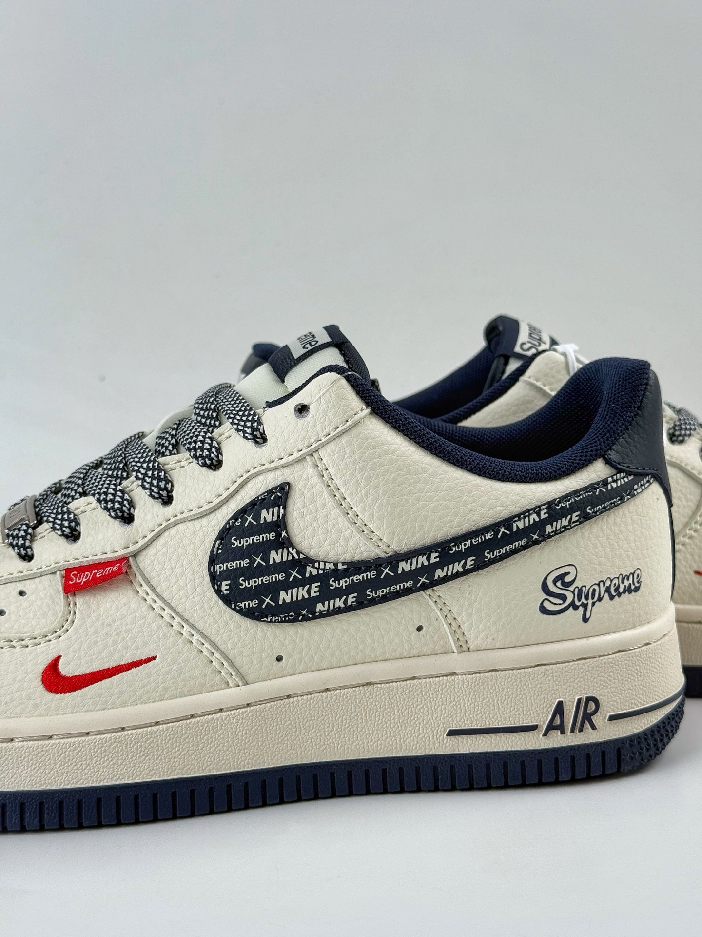 260 Nike Air Force 1 Low 07 x Superme 白蓝双小勾满天星 XD2588-609