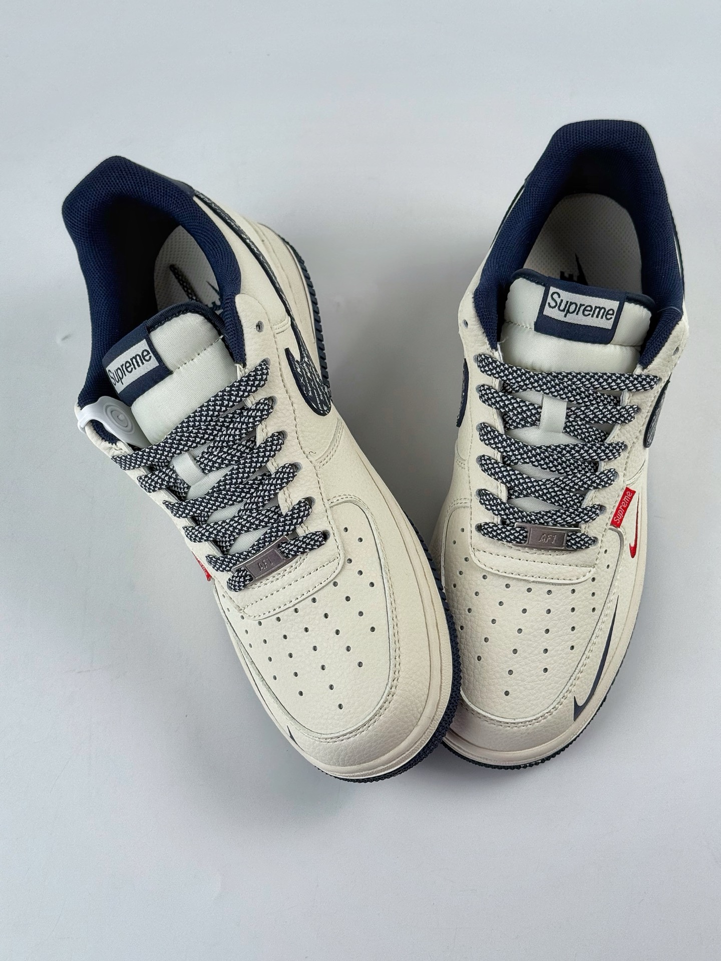 260 Nike Air Force 1 Low 07 x Superme 白蓝双小勾满天星 XD2588-609