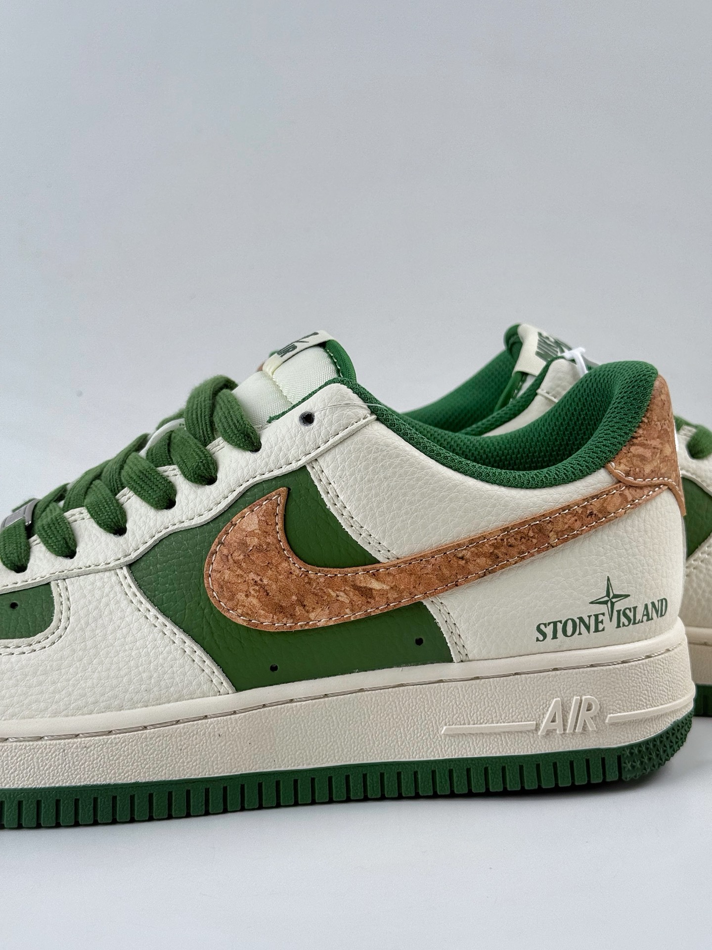 260 Nike Air Force 1 Low 07 x Stone Island 白绿棕 JP8028-010