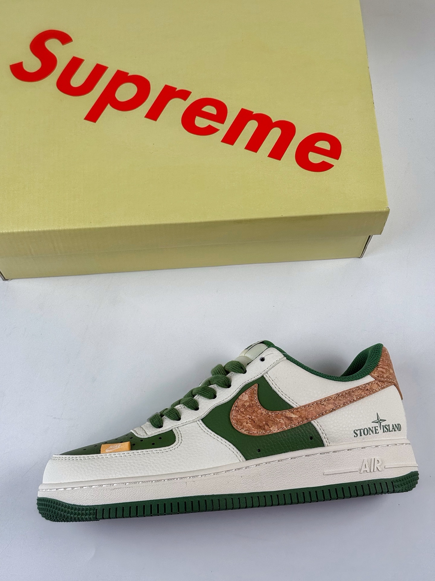 260 Nike Air Force 1 Low 07 x Stone Island 白绿棕 JP8028-010
