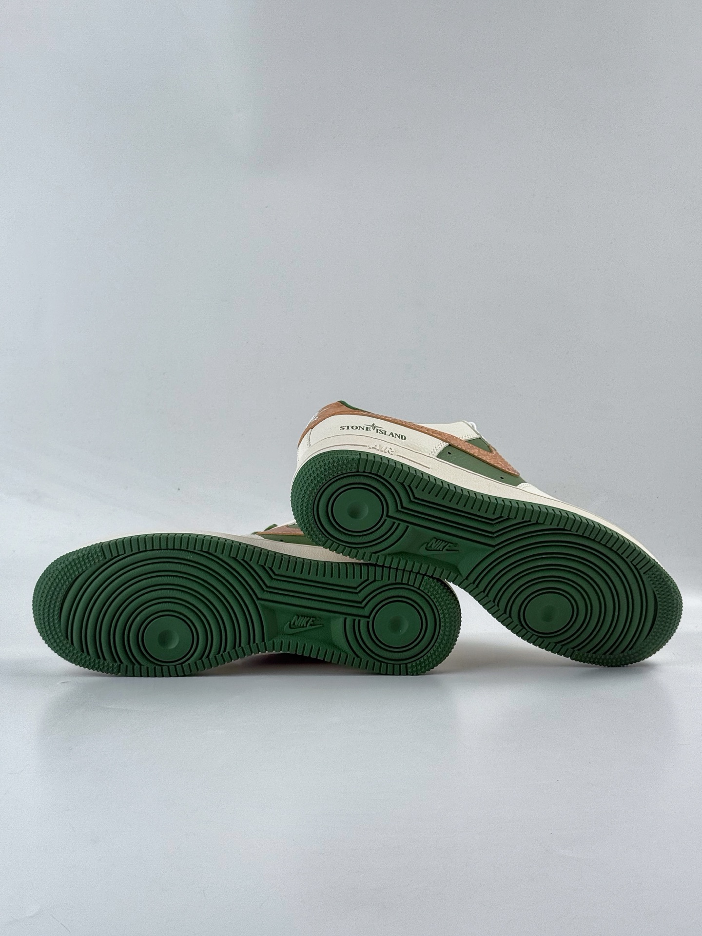 260 Nike Air Force 1 Low 07 x Stone Island 白绿棕 JP8028-010