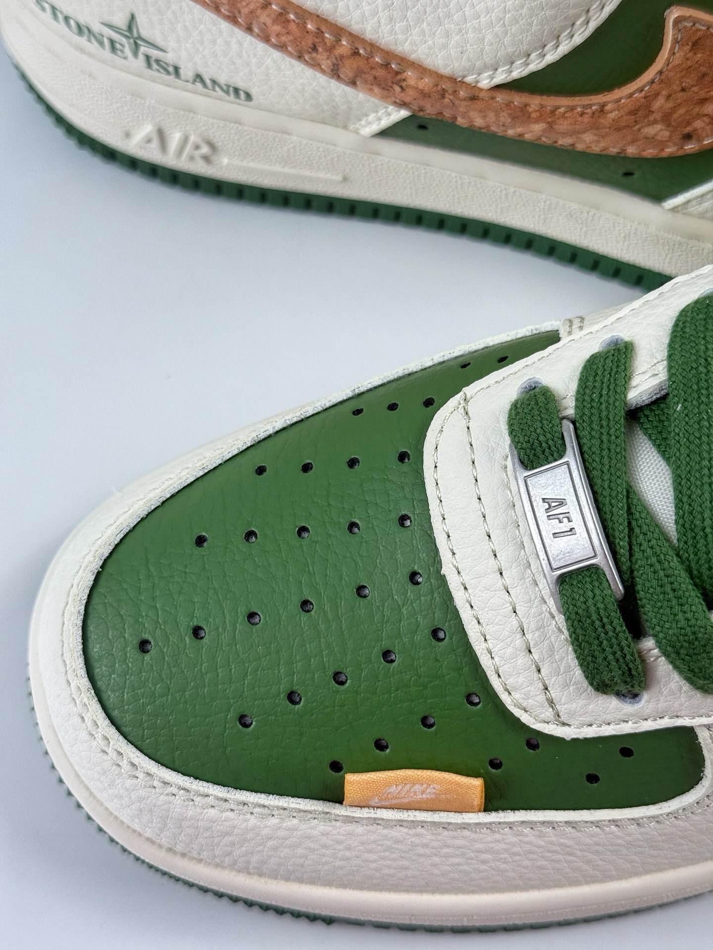 260 Nike Air Force 1 Low 07 x Stone Island 白绿棕 JP8028-010