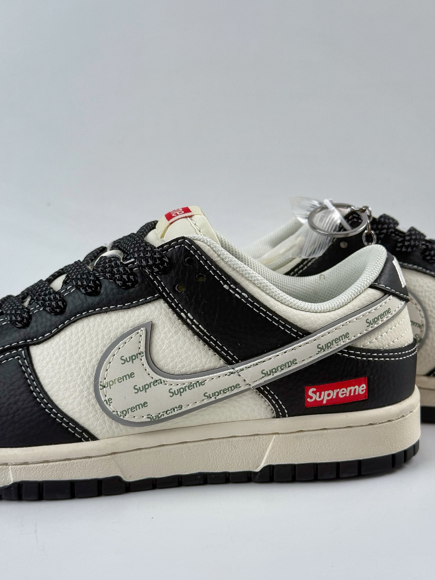 280 Nike SB Dunk Low x Supreme 黑白小勾满天星 HH7518-099-Chinese UA Cheap High Quatity Brand Clothes Bags handbags Sneakers wholesale wholesaler seller from China Factory suppliers Fashion Clothing Shoes best Quality Beautiful Price 280 Nike SB Dunk Low x Supreme 黑白小勾满天星 HH7518-099