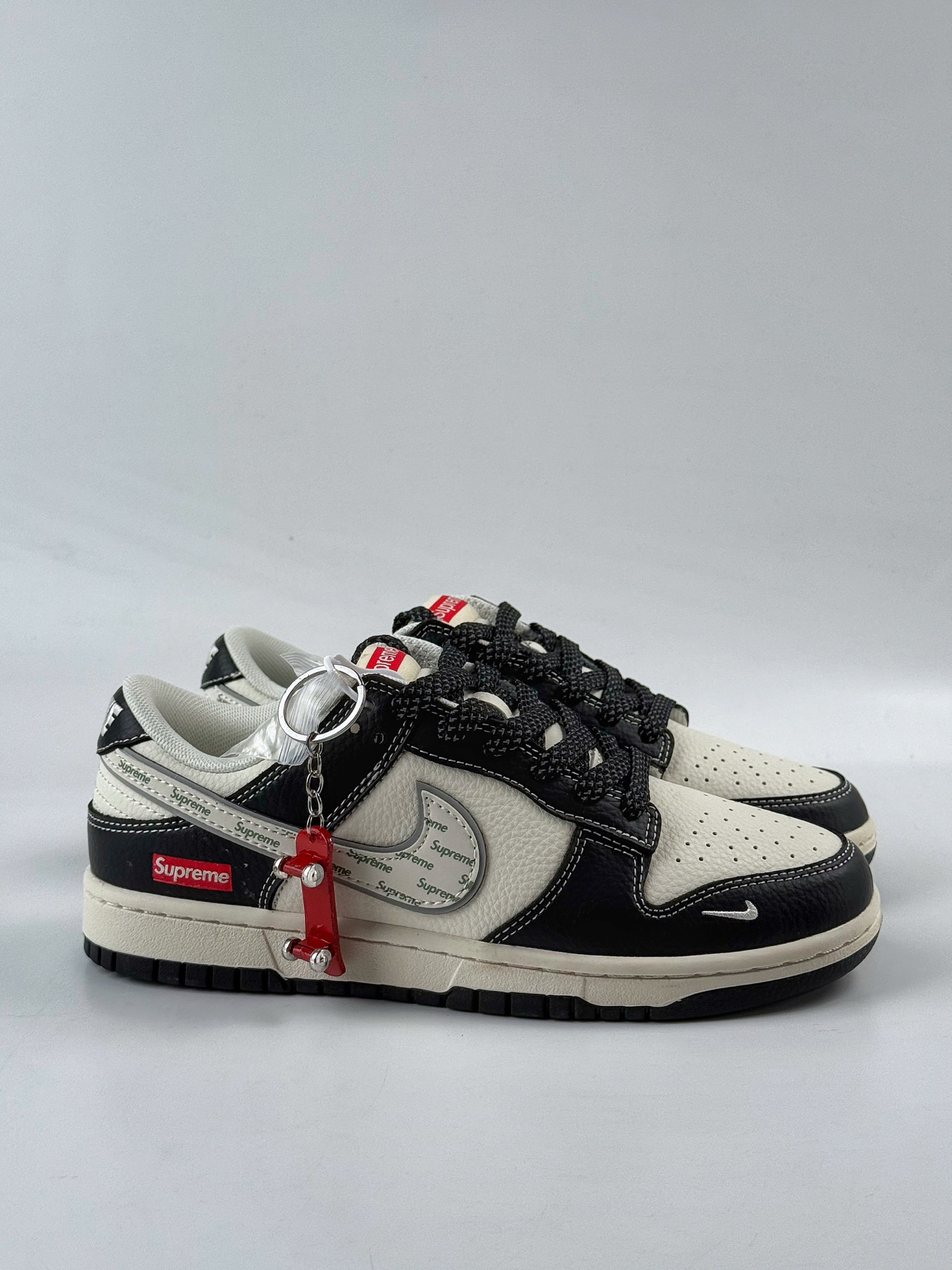 280 Nike SB Dunk Low x Supreme 黑白小勾满天星 HH7518-099-Chinese UA Cheap High Quatity Brand Clothes Bags handbags Sneakers wholesale wholesaler seller from China Factory suppliers Fashion Clothing Shoes best Quality Beautiful Price 280 Nike SB Dunk Low x Supreme 黑白小勾满天星 HH7518-099