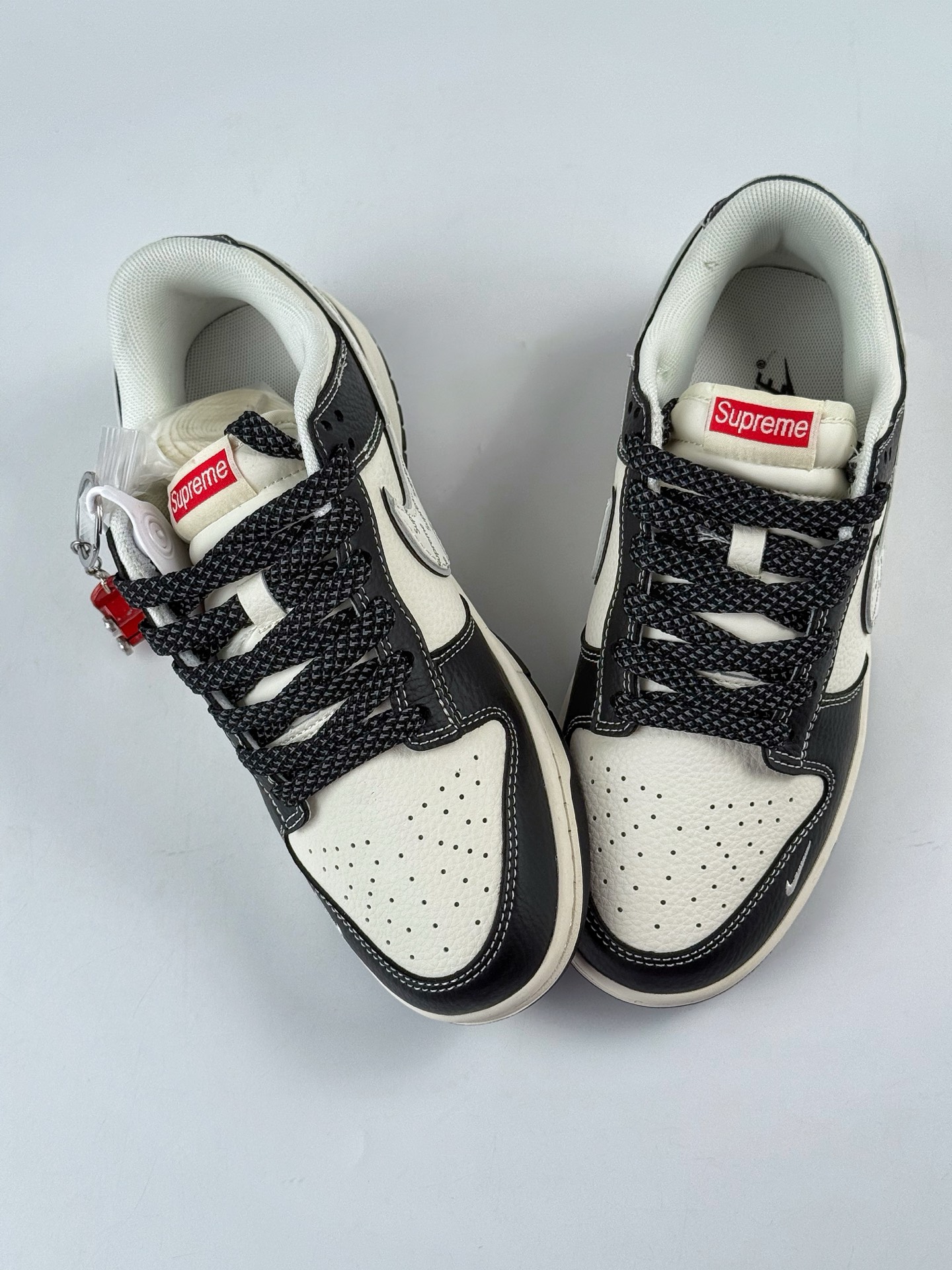 280 Nike SB Dunk Low x Supreme 黑白小勾满天星 HH7518-099-Chinese UA Cheap High Quatity Brand Clothes Bags handbags Sneakers wholesale wholesaler seller from China Factory suppliers Fashion Clothing Shoes best Quality Beautiful Price 280 Nike SB Dunk Low x Supreme 黑白小勾满天星 HH7518-099