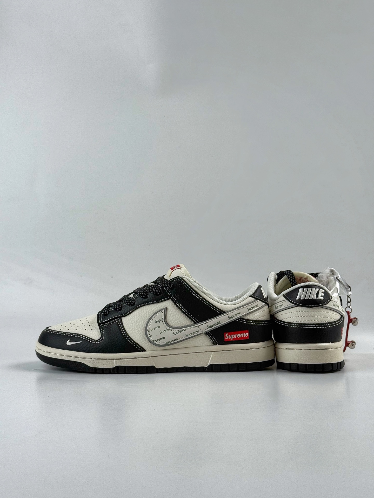 280 Nike SB Dunk Low x Supreme 黑白小勾满天星 HH7518-099-Chinese UA Cheap High Quatity Brand Clothes Bags handbags Sneakers wholesale wholesaler seller from China Factory suppliers Fashion Clothing Shoes best Quality Beautiful Price 280 Nike SB Dunk Low x Supreme 黑白小勾满天星 HH7518-099