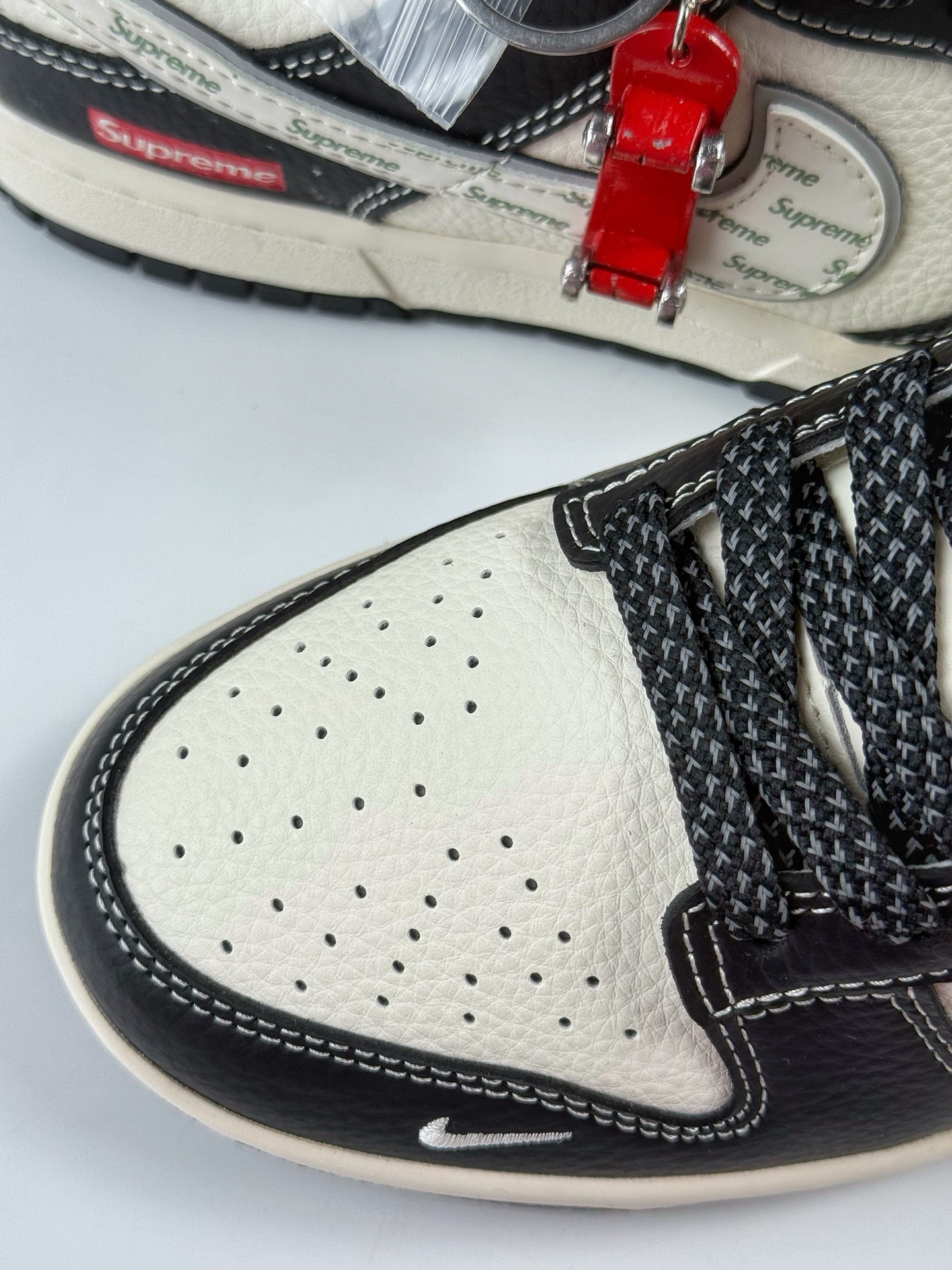 280 Nike SB Dunk Low x Supreme 黑白小勾满天星 HH7518-099-Chinese UA Cheap High Quatity Brand Clothes Bags handbags Sneakers wholesale wholesaler seller from China Factory suppliers Fashion Clothing Shoes best Quality Beautiful Price 280 Nike SB Dunk Low x Supreme 黑白小勾满天星 HH7518-099