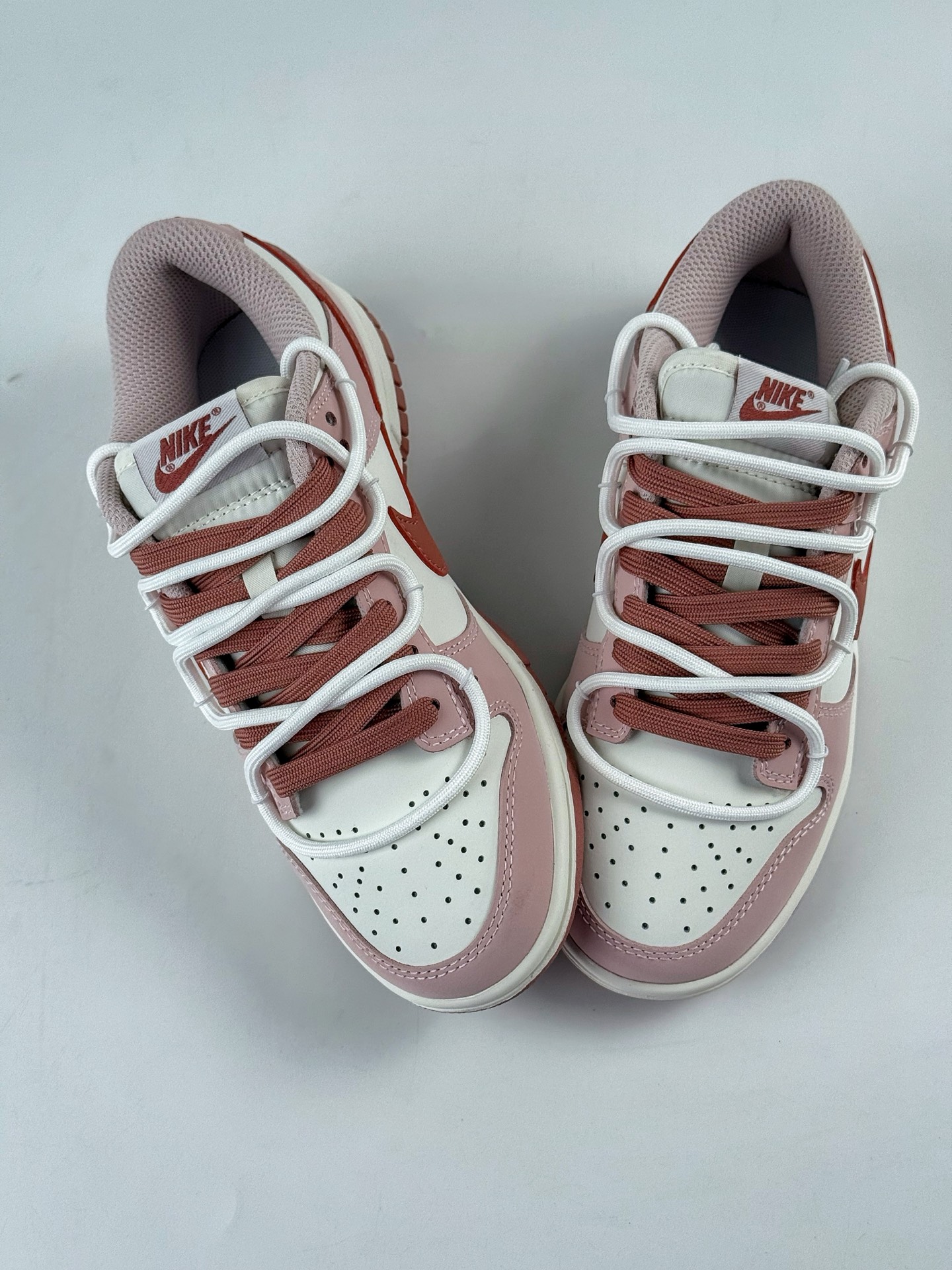 260 Nike SB Dunk Low 温柔豆沙 粉白绑带 PC0528-105