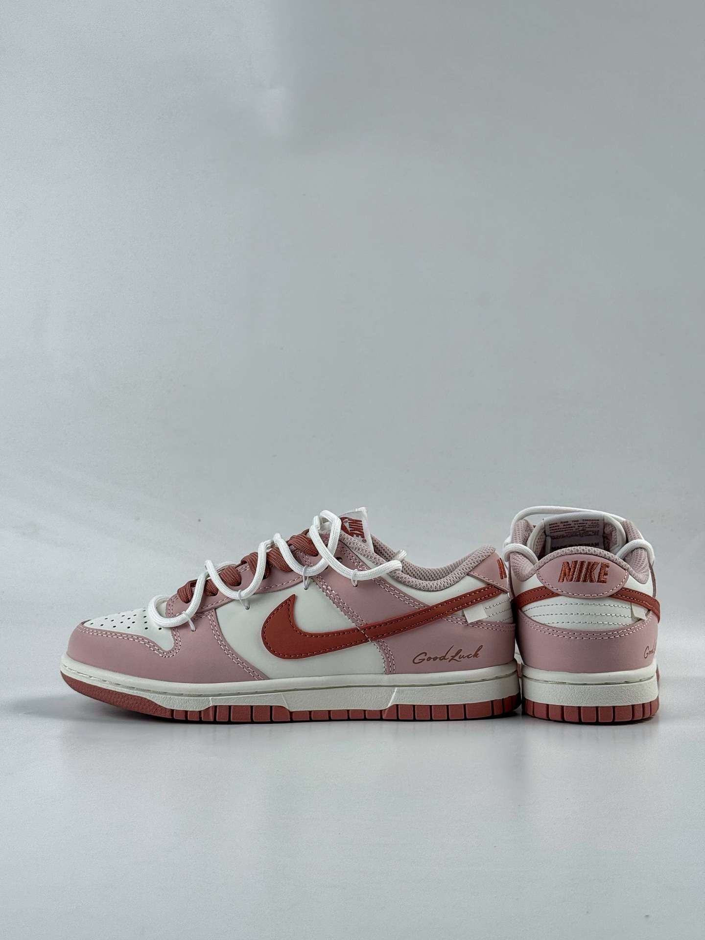 260 Nike SB Dunk Low 温柔豆沙 粉白绑带 PC0528-105
