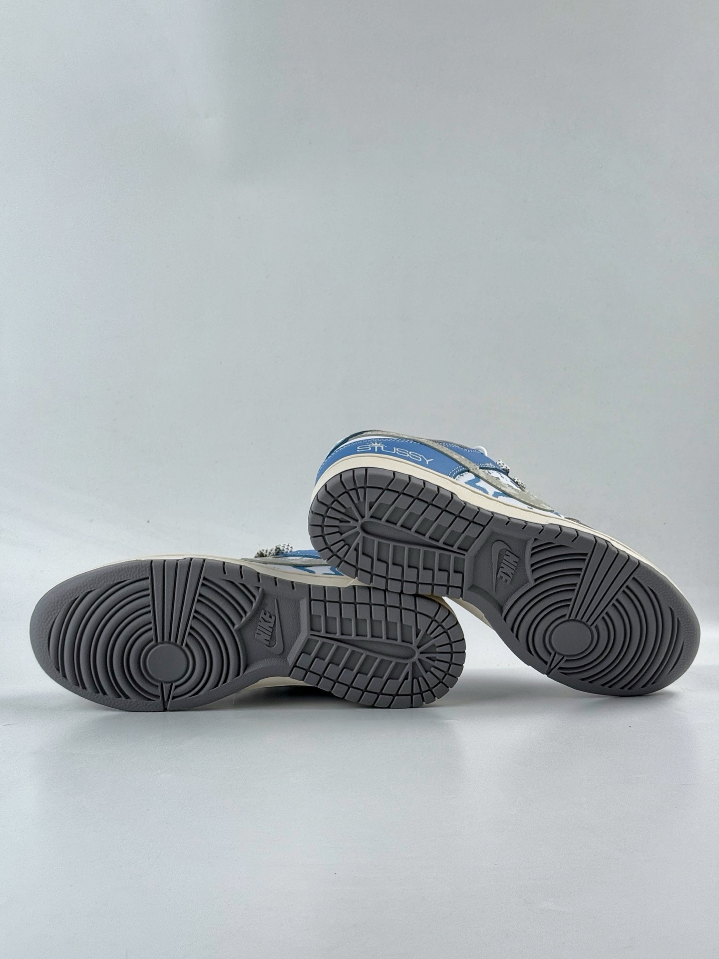 240 Nike SB Dunk Low x Stussy 灰白蓝小勾满天星 HS2506-233