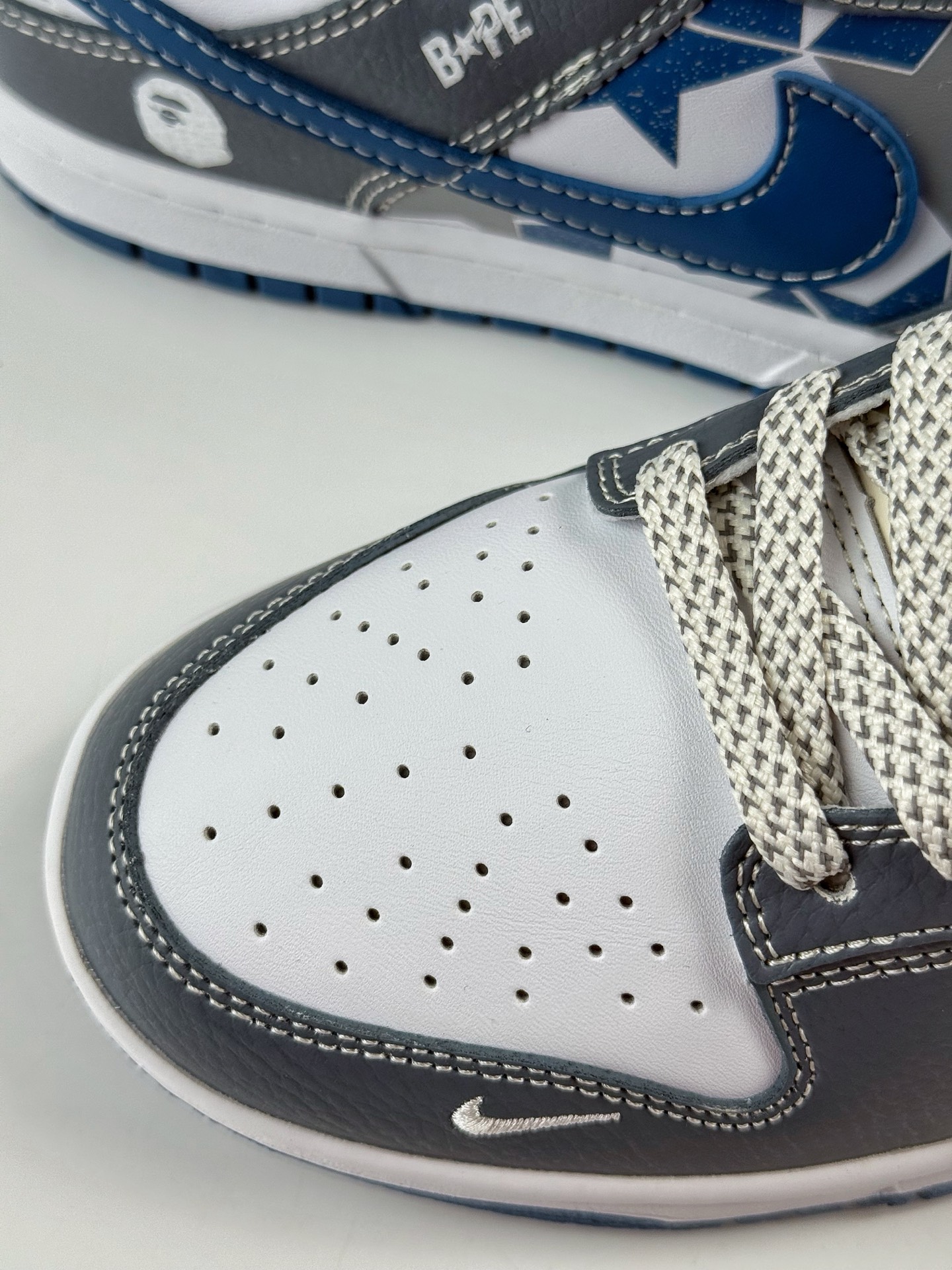 240 Nike SB Dunk Low x BAPE 灰白蓝小勾满天星 HS2506-232-Chinese UA Cheap High Quatity Brand Clothes Bags handbags Sneakers wholesale wholesaler seller from China Factory suppliers Fashion Clothing Shoes best Quality Beautiful Price 240 Nike SB Dunk Low x BAPE 灰白蓝小勾满天星 HS2506-232