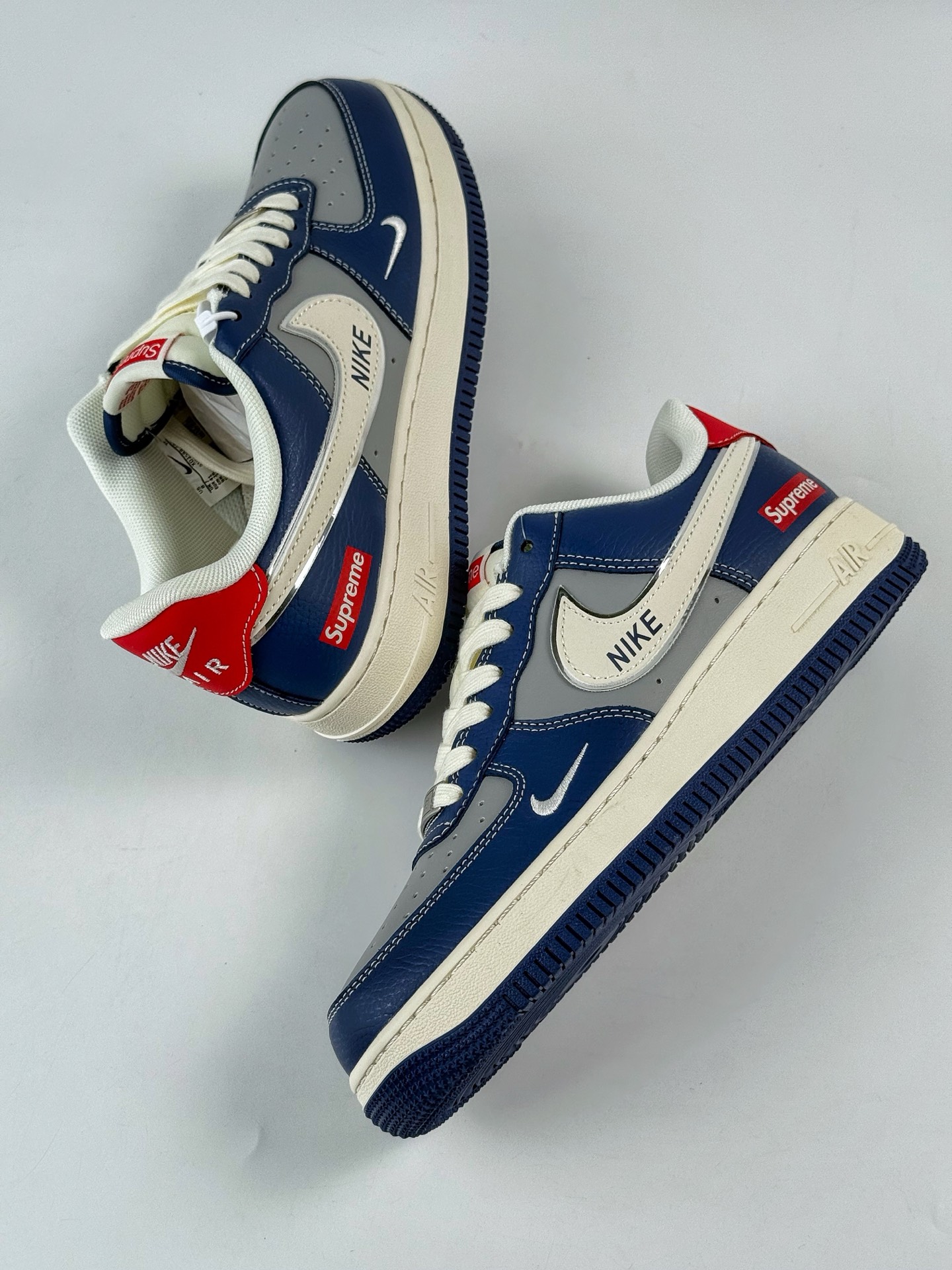 260 Nike Air Force 1 Low 07 x Superme 蓝灰白小勾 XD2588-602-Chinese UA Cheap High Quatity Brand Clothes Bags handbags Sneakers wholesale wholesaler seller from China Factory suppliers Fashion Clothing Shoes best Quality Beautiful Price 260 Nike Air Force 1 Low 07 x Superme 蓝灰白小勾 XD2588-602