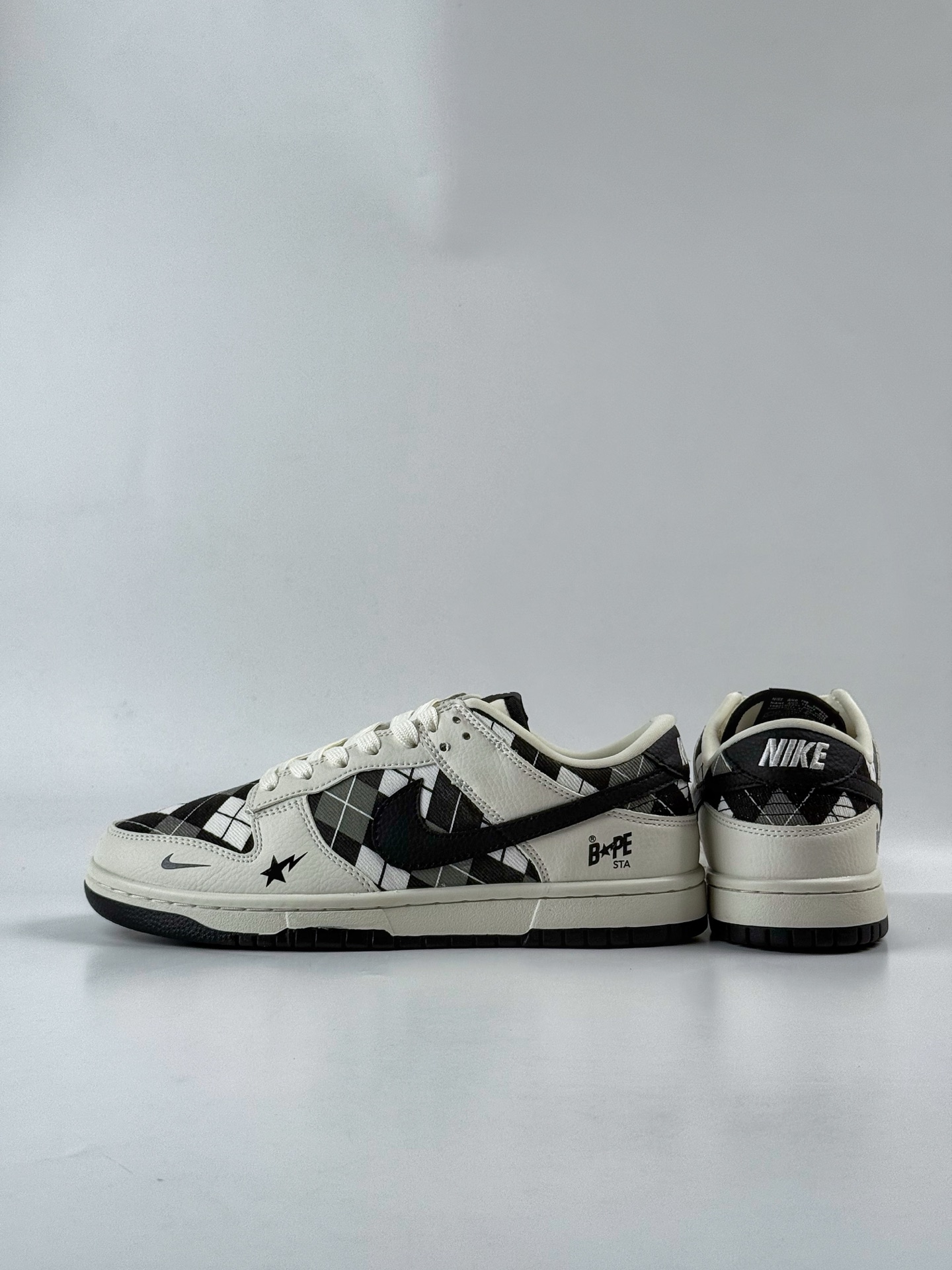 280 NIKE SB Dunk Low RETRO x BAPE 白黑方格小勾 SC0601-463