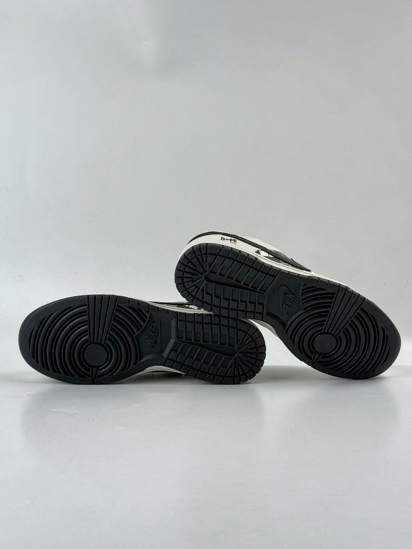 280 NIKE SB Dunk Low RETRO x BAPE 白黑方格小勾 SC0601-463