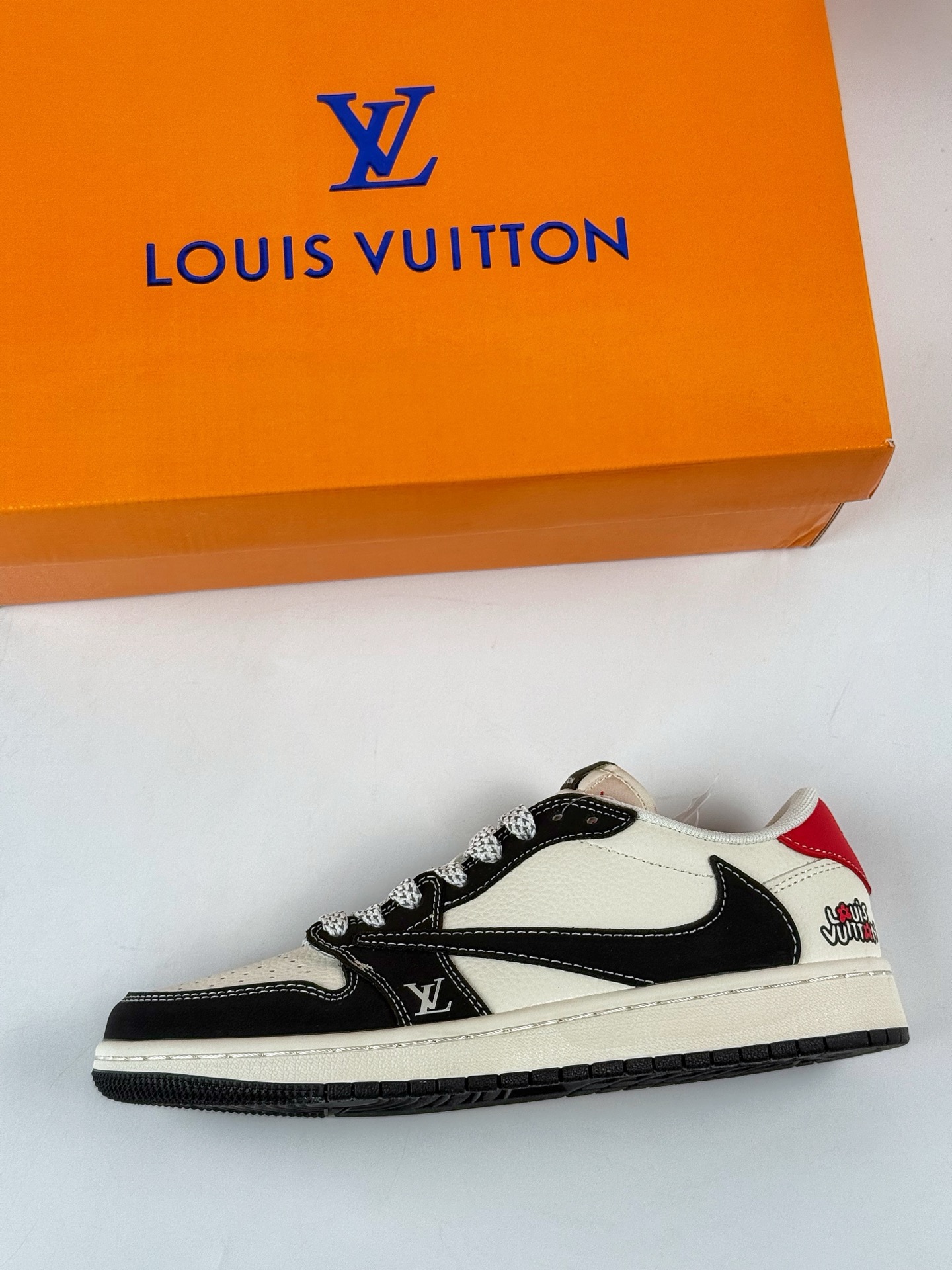 280 Travis Scott x Nike Air Jordan 1 Low x Louis Vuitton Air Jordan 1 Low 反转黑白满天星倒钩 ZH2598-162