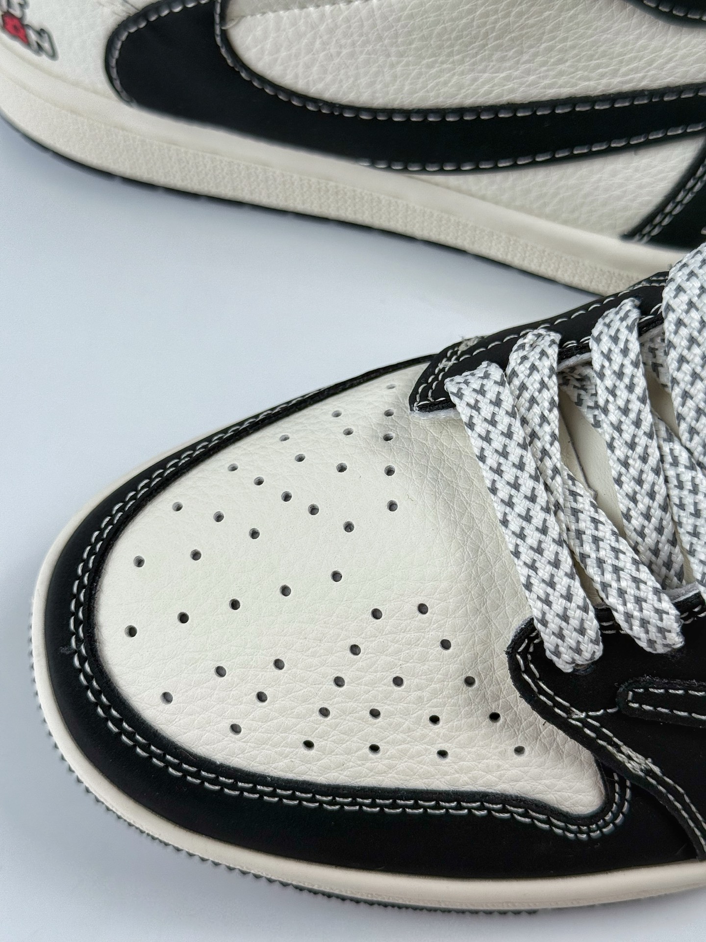 280 Travis Scott x Nike Air Jordan 1 Low x Louis Vuitton Air Jordan 1 Low 反转黑白满天星倒钩 ZH2598-162