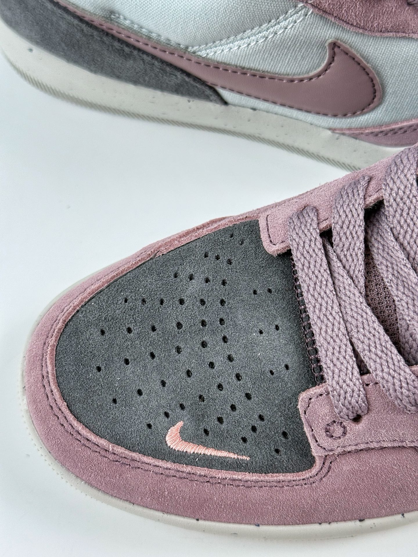 150 耐克Nike SB Force 58 纯原版本 硫化杯底 传统篮球风格 DV5477-010-Chinese UA Cheap High Quatity Brand Clothes Bags handbags Sneakers wholesale wholesaler seller from China Factory suppliers Fashion Clothing Shoes best Quality Beautiful Price 150 耐克Nike SB Force 58 纯原版本 硫化杯底 传统篮球风格 DV5477-010