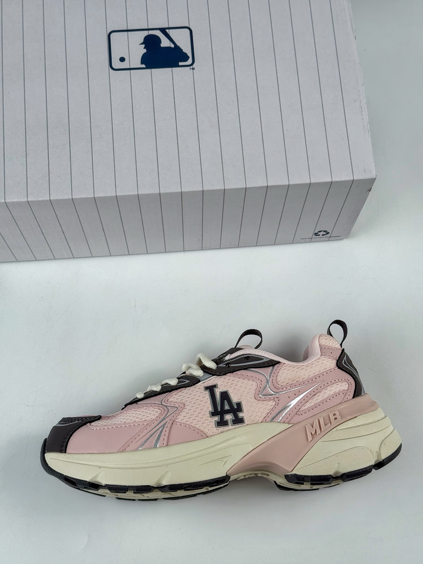 190 MLB New York Yankees Curve Runner SPEED NB 千禧 洋基队厚底增高老爹鞋 3ARNC055N-Chinese UA Cheap High Quatity Brand Clothes Bags handbags Sneakers wholesale wholesaler seller from China Factory suppliers Fashion Clothing Shoes best Quality Beautiful Price 190 MLB New York Yankees Curve Runner SPEED NB 千禧 洋基队厚底增高老爹鞋 3ARNC055N