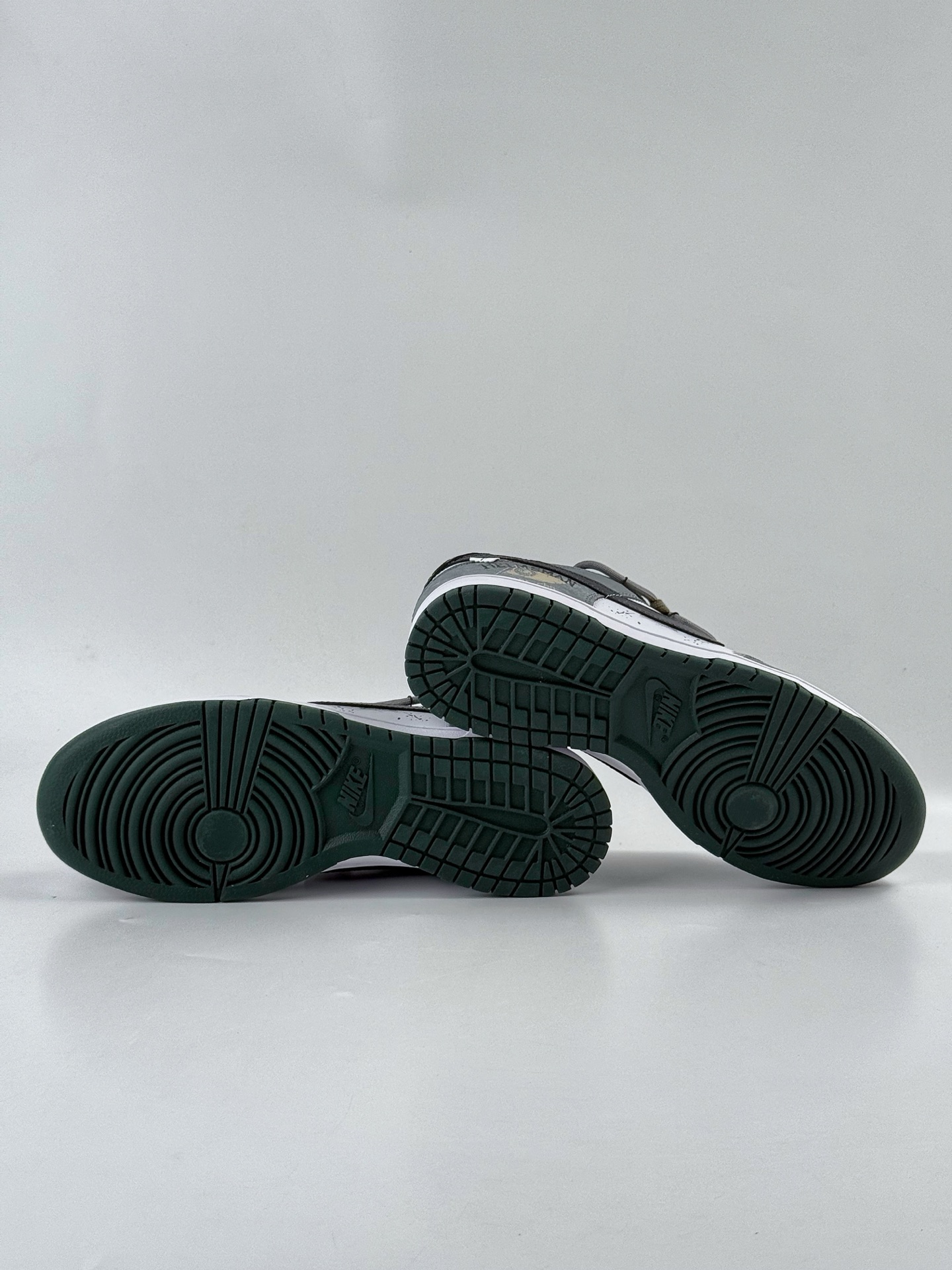 260 Nike SB Dunk Low 皮革 野兔 氧化车间 墨绿 DV0833-111