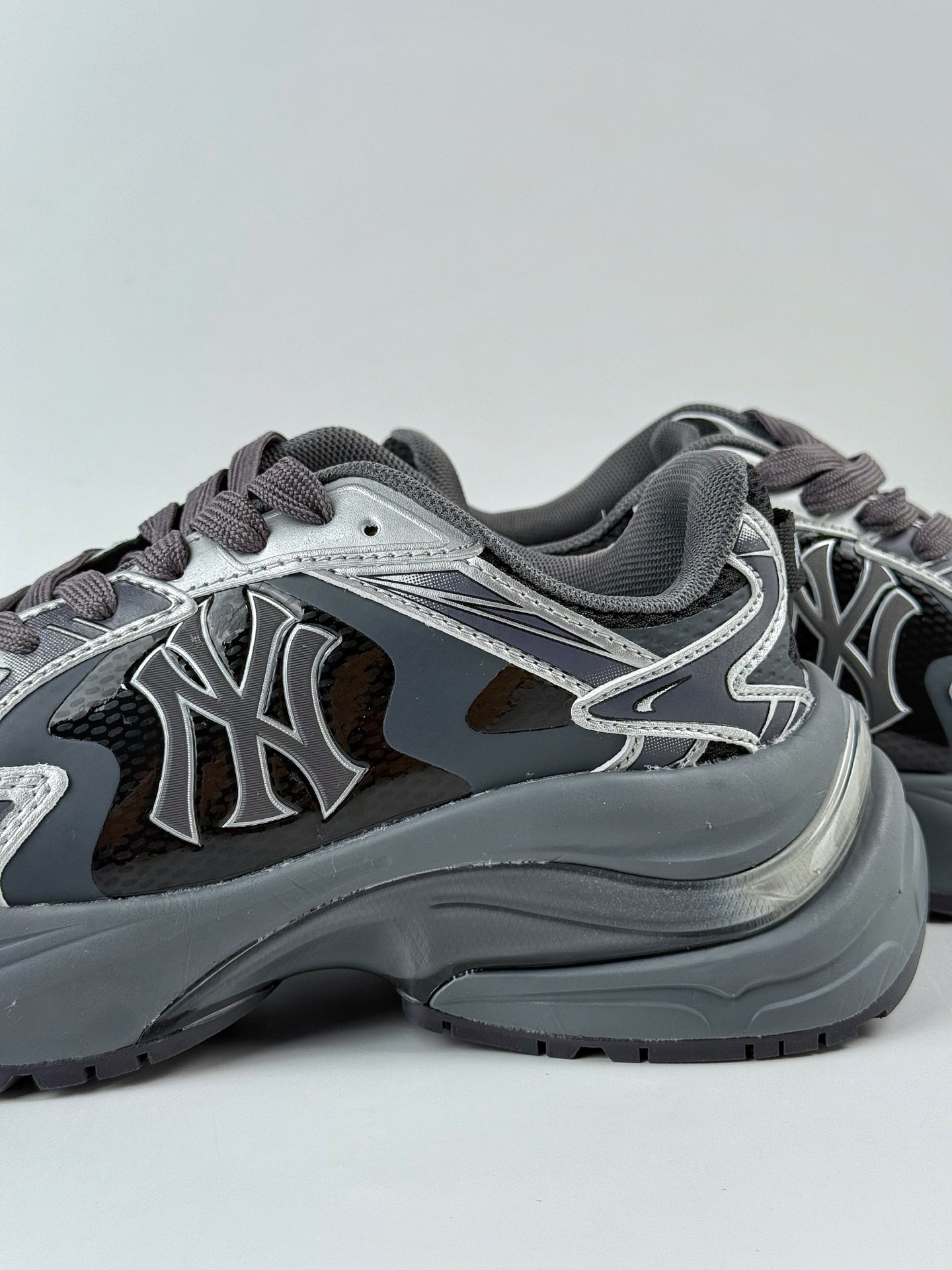 190 NY美国榄球洋基队 x MLB Chunky Runner Basic 厚底老爹厚底休闲运动慢跑鞋 3ARNSPE5N