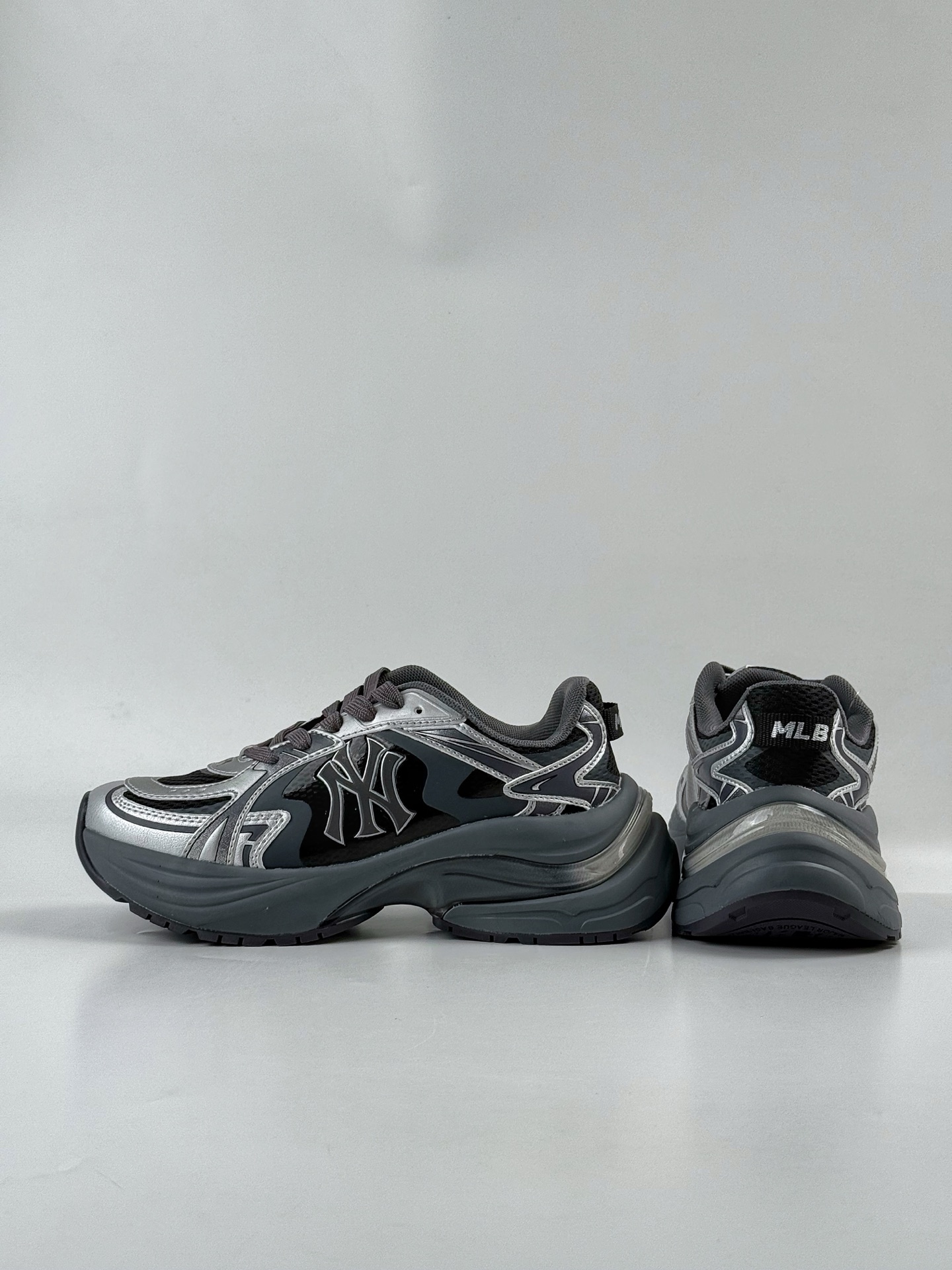 190 NY美国榄球洋基队 x MLB Chunky Runner Basic 厚底老爹厚底休闲运动慢跑鞋 3ARNSPE5N