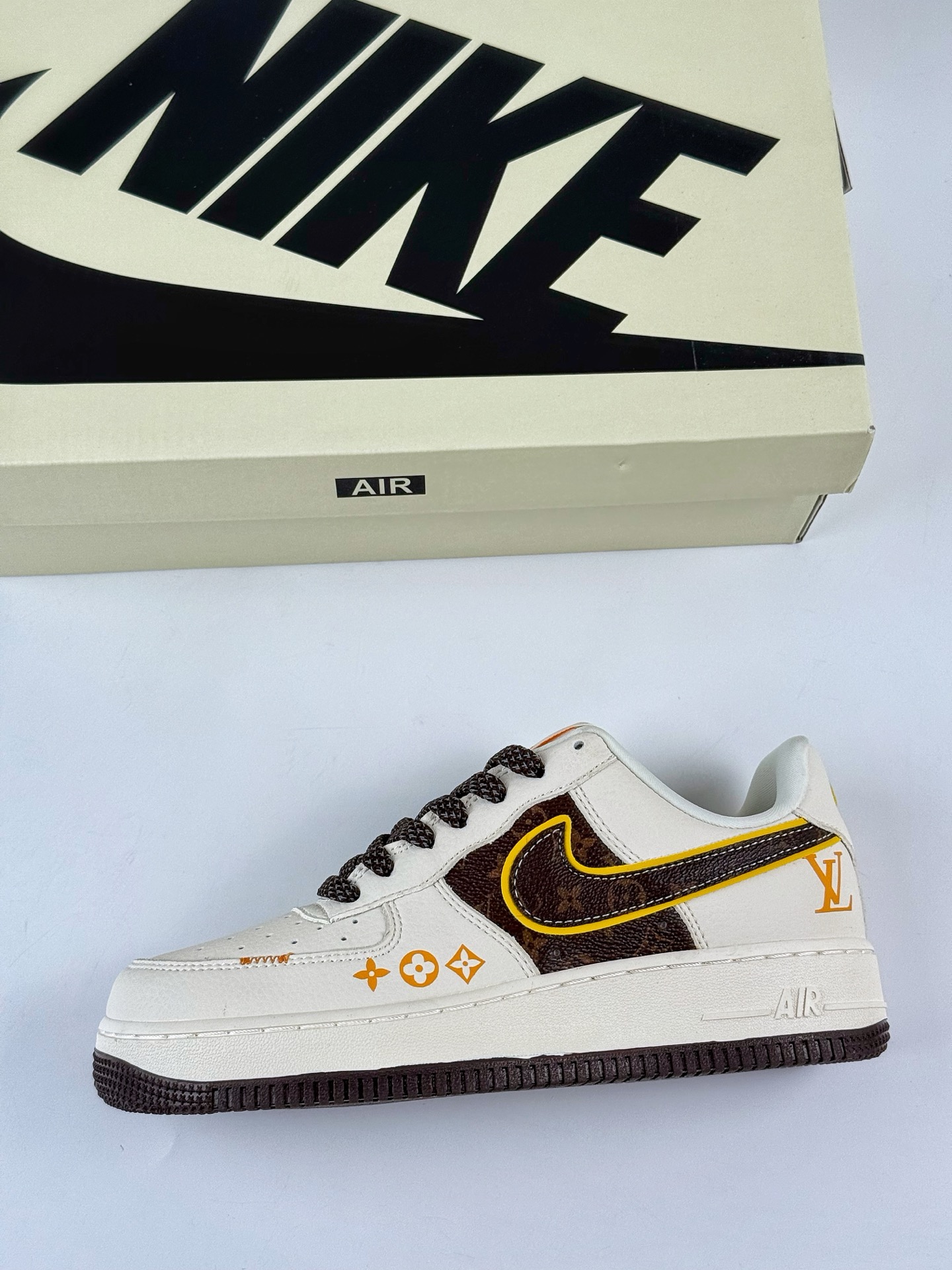 260 Nike Air Force 1 Low 07 x Louis Vuitton 白棕满天星 DD1982-302