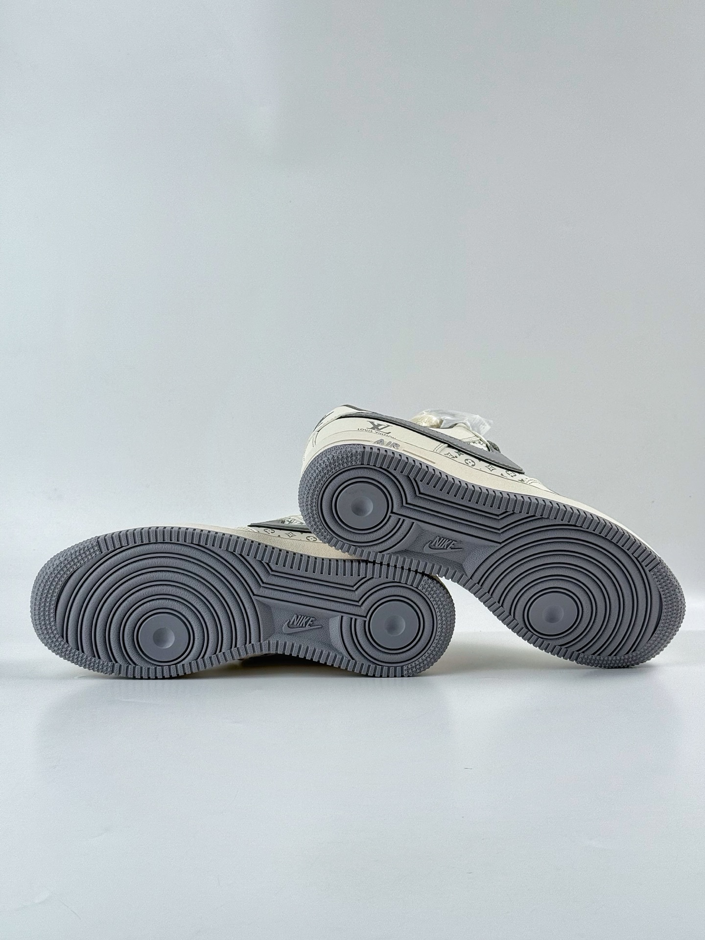 260 Nike Air Force 1 Low 07 x Louis Vuitton 白灰小勾满天星 HH7518-079