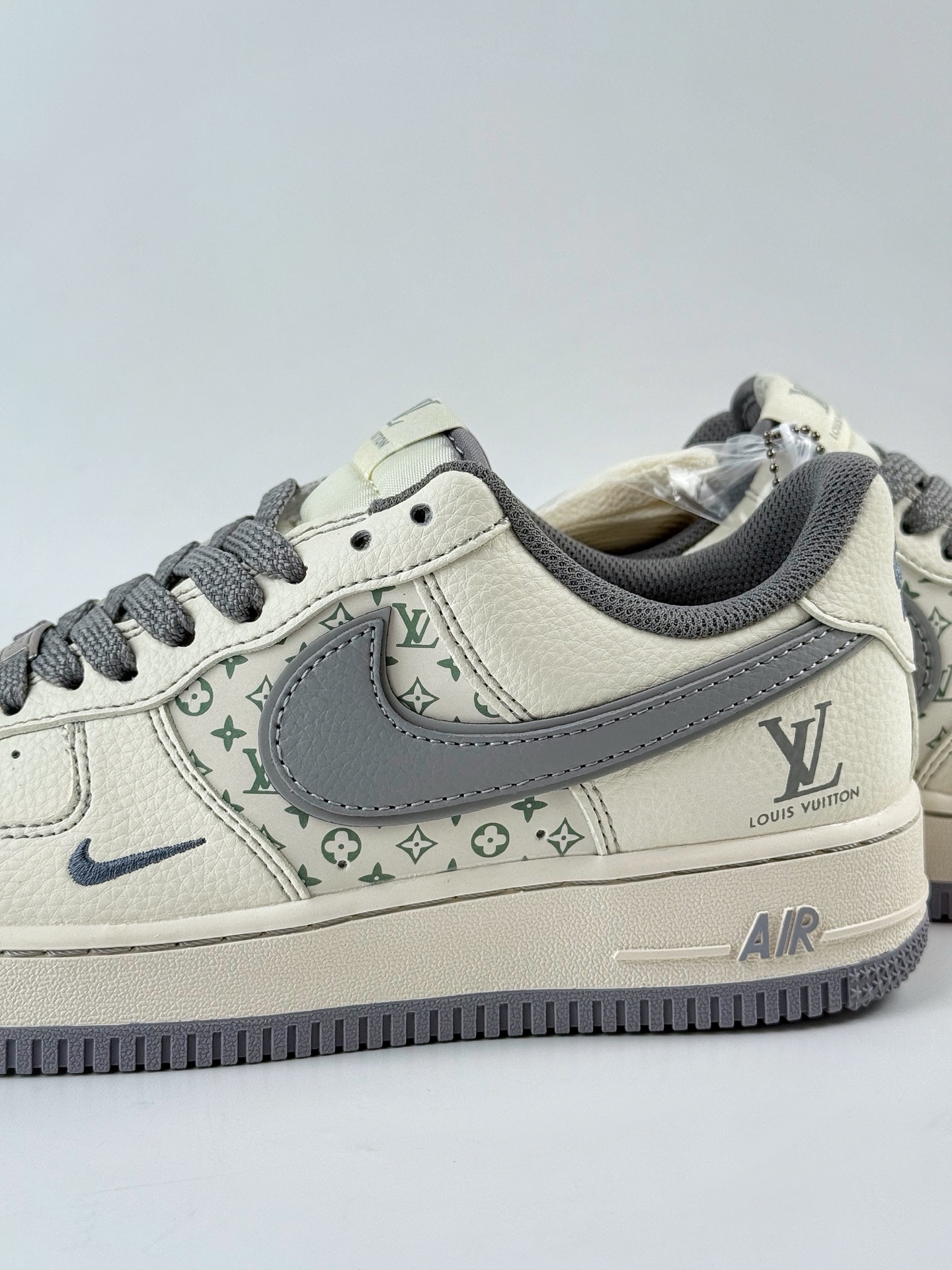 260 Nike Air Force 1 Low 07 x Louis Vuitton 白灰小勾满天星 HH7518-079