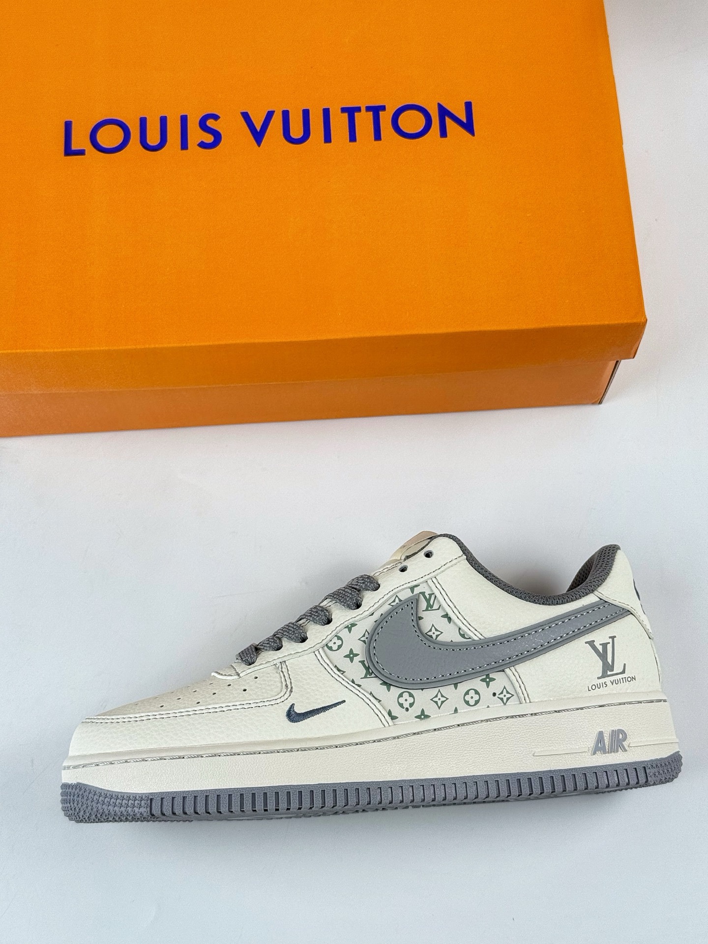 260 Nike Air Force 1 Low 07 x Louis Vuitton 白灰小勾满天星 HH7518-079