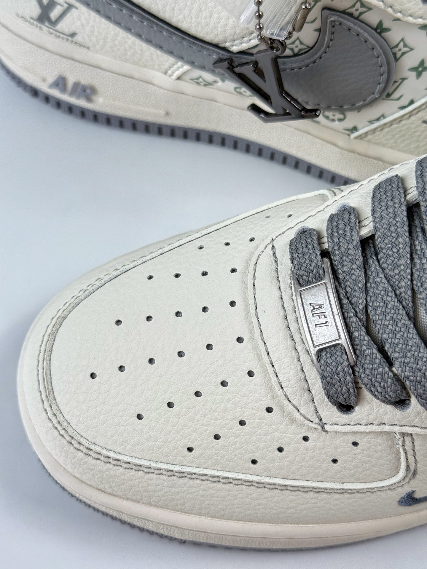 260 Nike Air Force 1 Low 07 x Louis Vuitton 白灰小勾满天星 HH7518-079